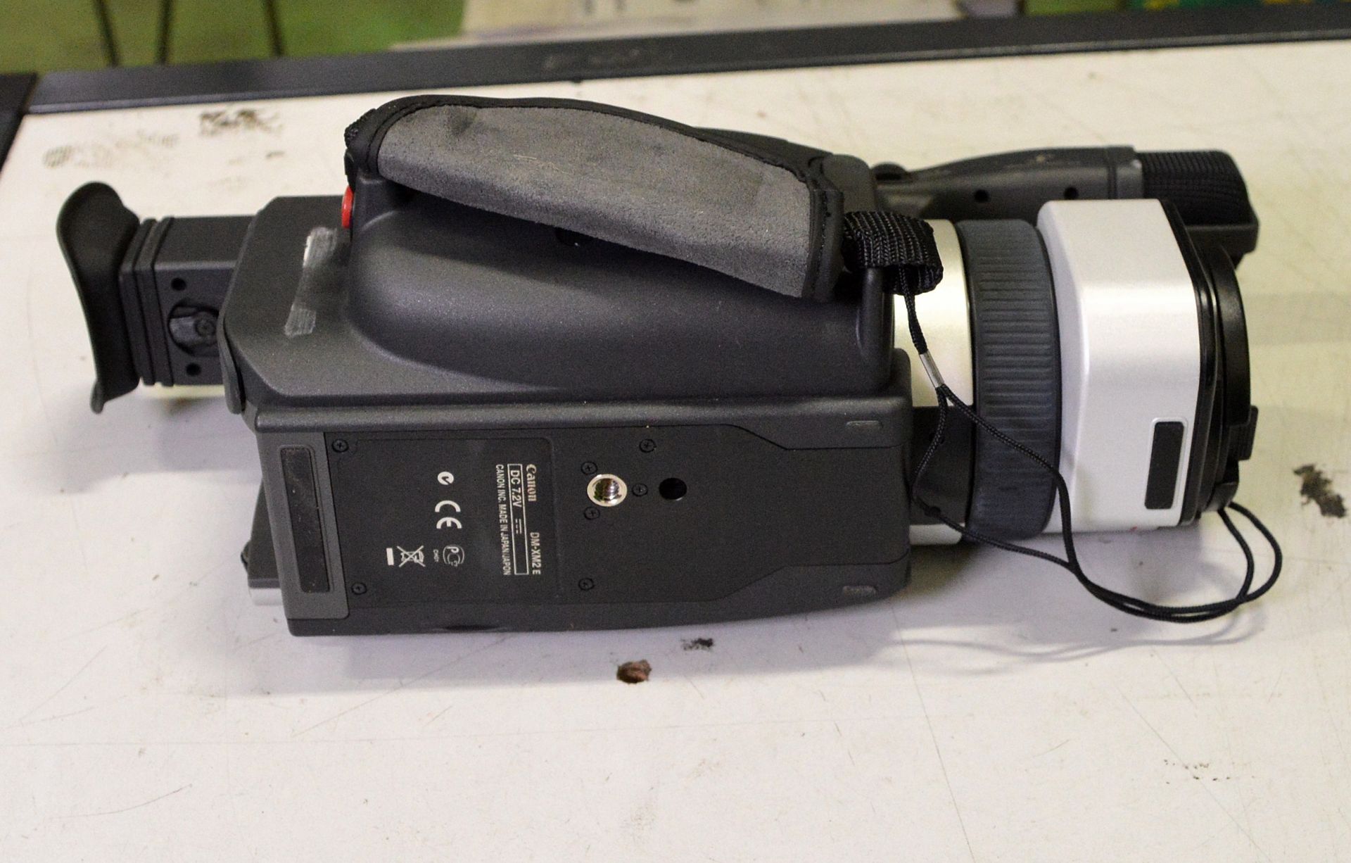 Canon XM2 Camcorder - with accessories - Image 5 of 6