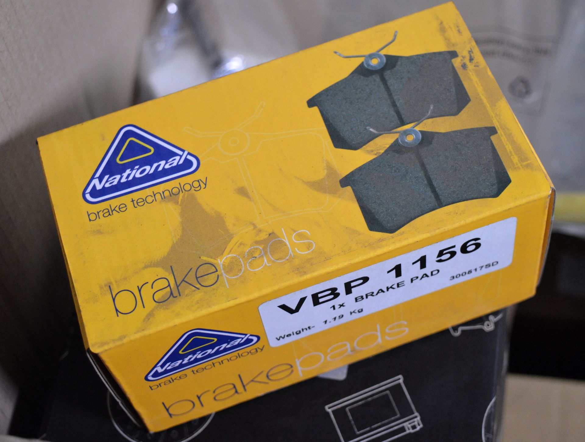 Vehicle parts - brake callipers, brake discs, handbrake cable, power steering pumps and more - Image 4 of 11