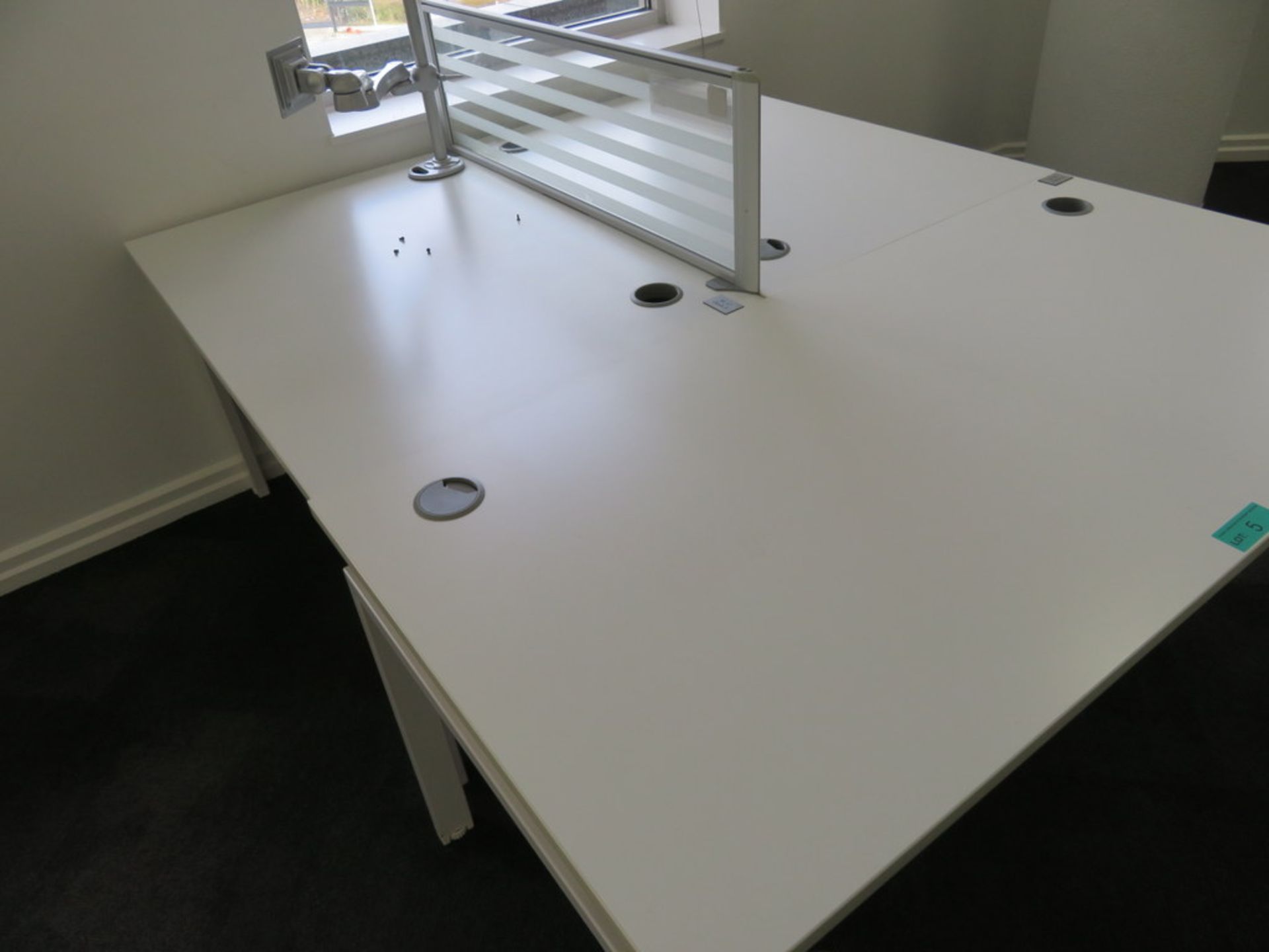 3 Person Desk Arrangement With Divider. - Image 3 of 3