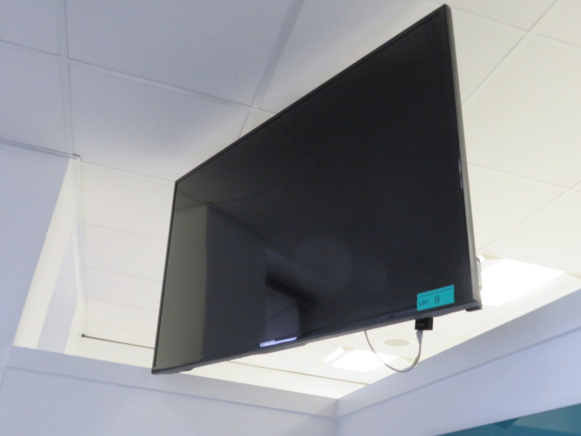 Samsung ED55D 55" TV. Please Note There Is No Stand And The Wall Mount Is Not Included. - Image 2 of 4