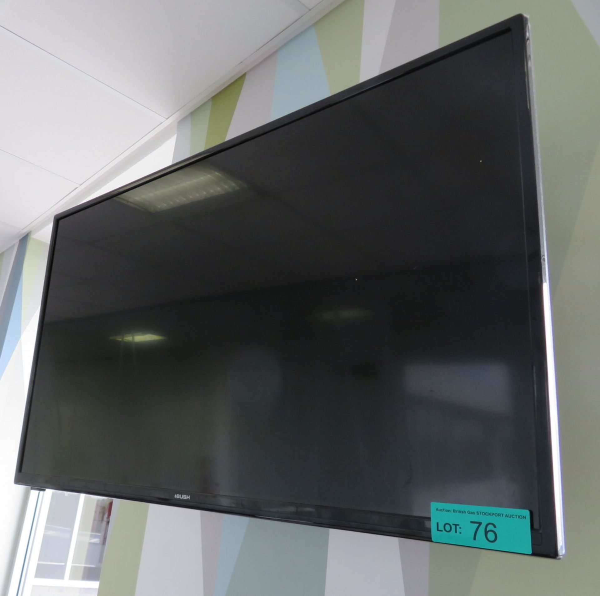 BUSH LED40127FH 40" TV. Please Note There Is No Stand And The Wall Mount Is Not Included. - Image 2 of 4