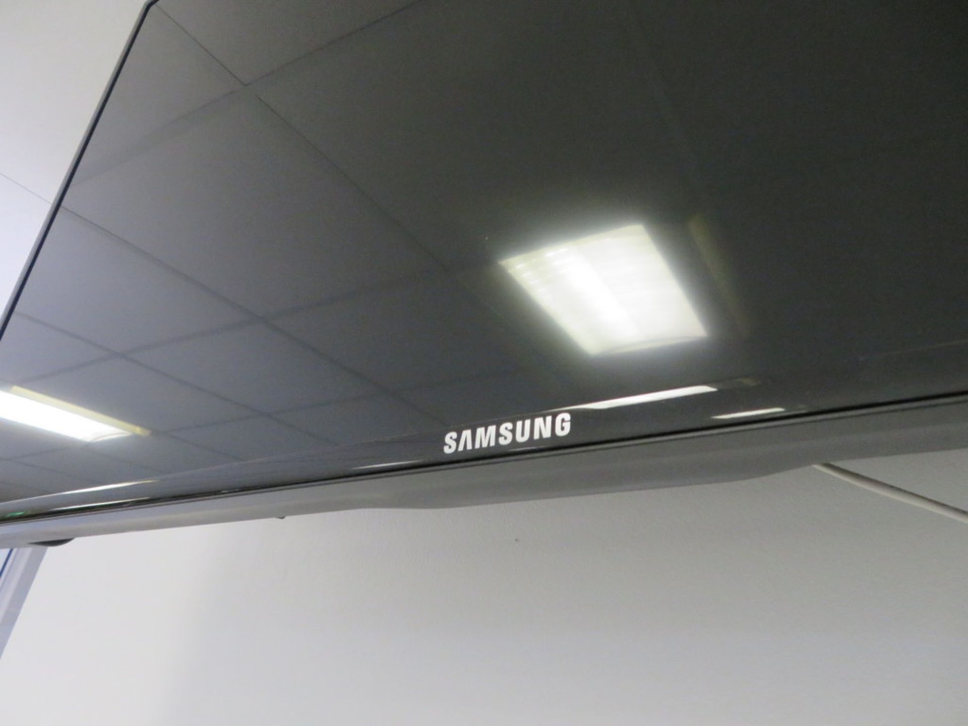 Samsung ED55D 55" TV. Please Note There Is No Stand And The Wall Mount Is Not Included. - Image 2 of 5