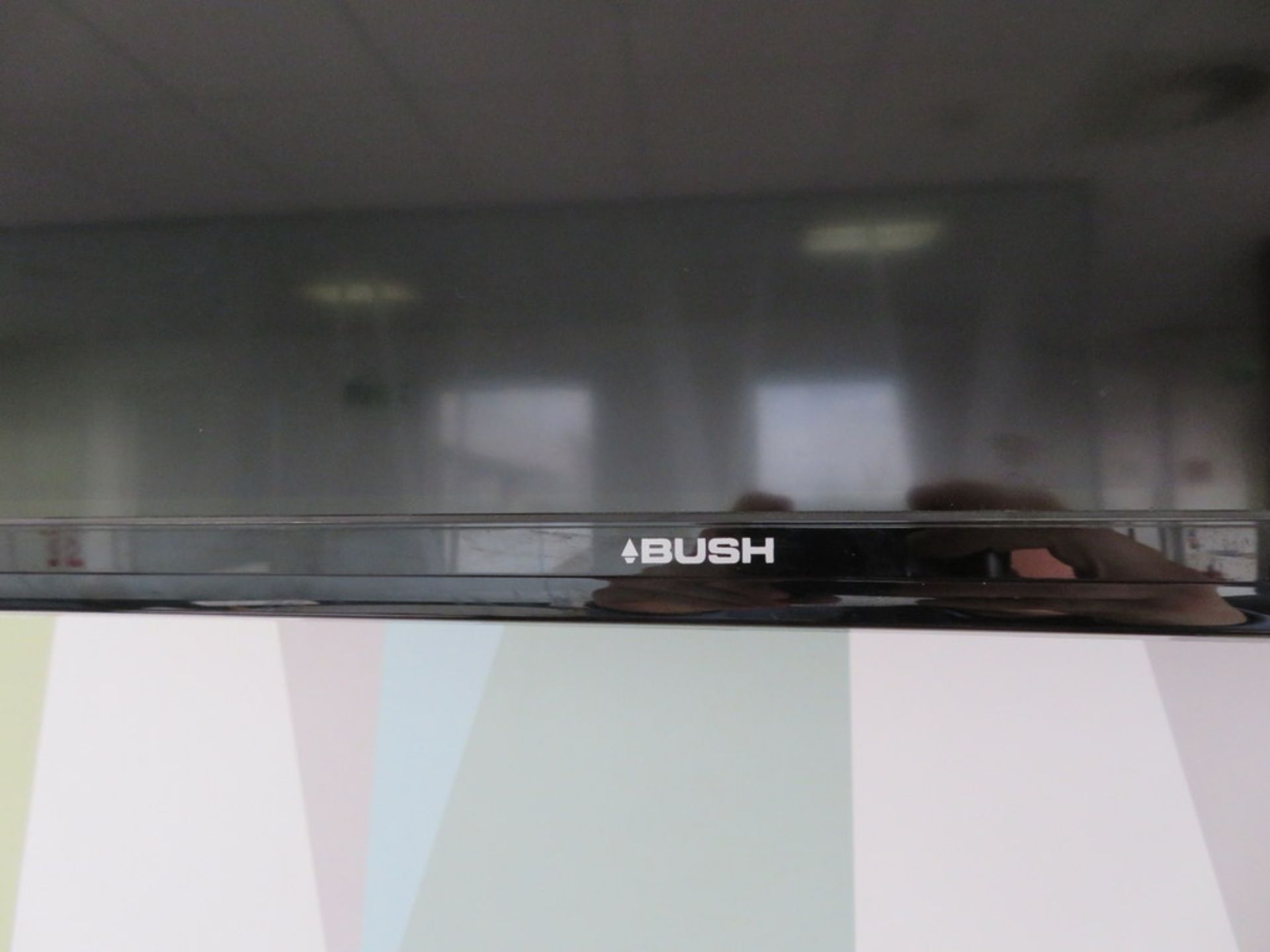 BUSH LED40127FH 40" TV. Please Note There Is No Stand And The Wall Mount Is Not Included. - Image 3 of 4
