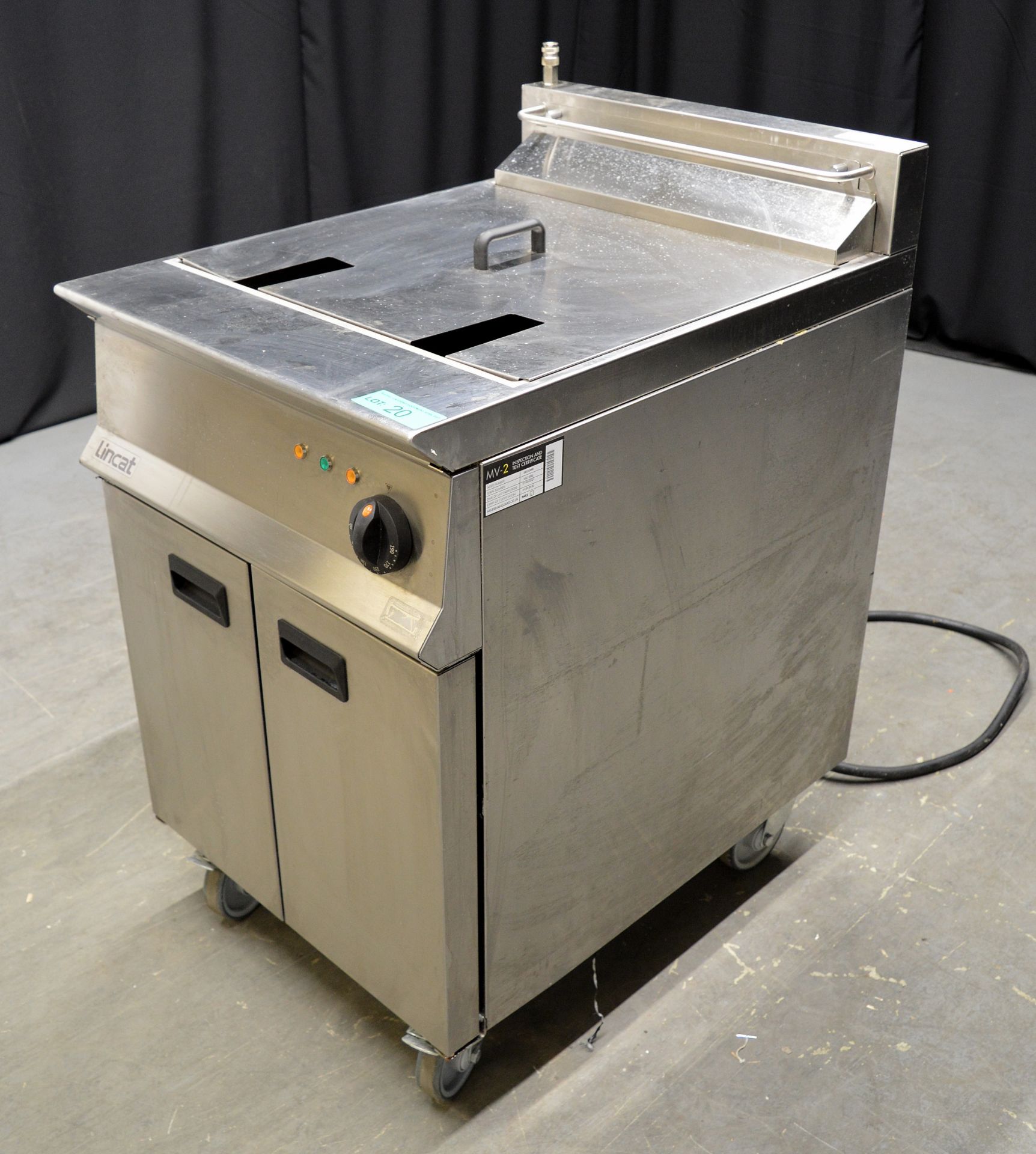 Lincat Opus 800 Electric Free-Standing Single Tank Fryer, 3 phase electric - Image 3 of 9