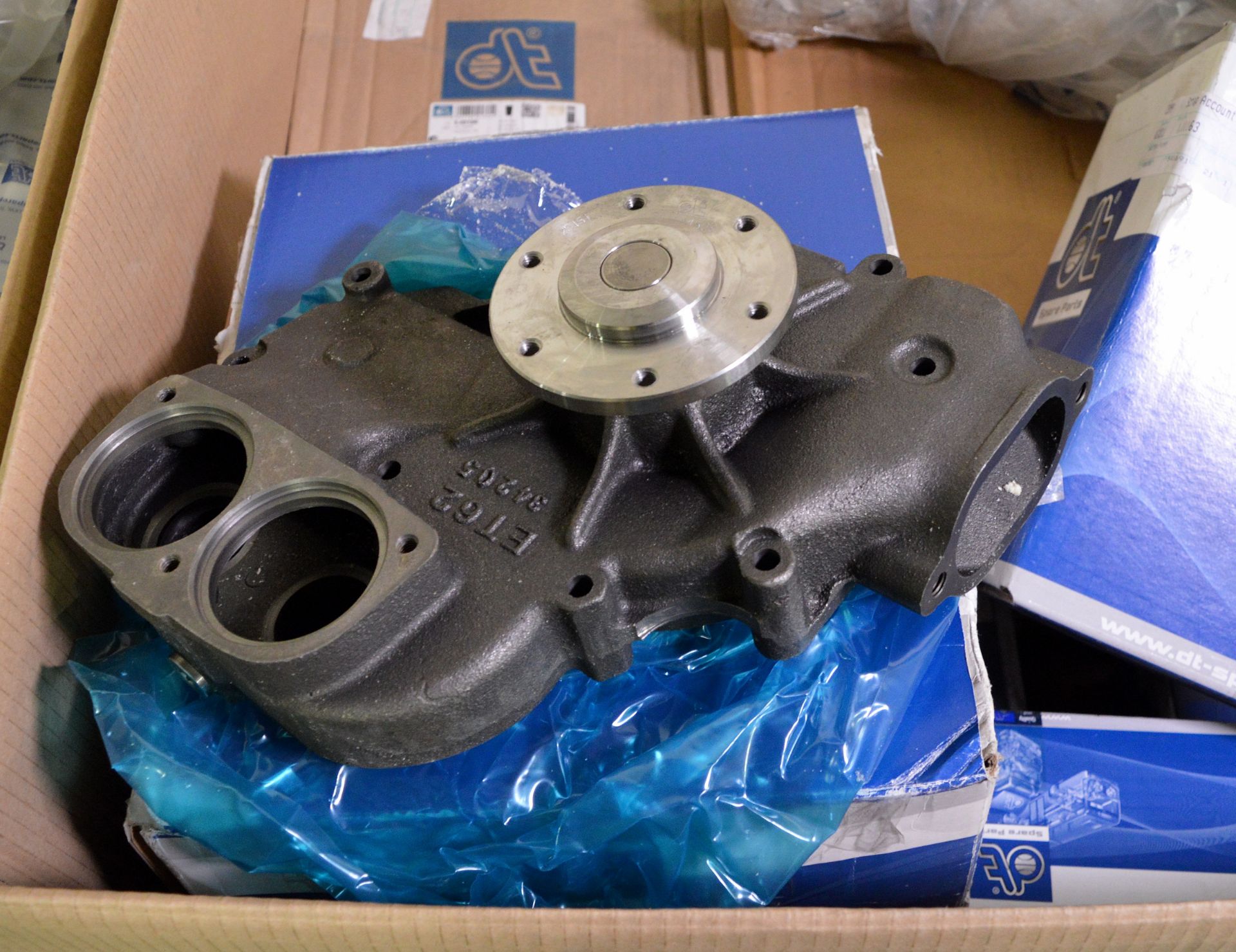 Vehicle parts - water pump, mudguard bracket, fuel filters, step well cover - see picture - Image 2 of 8