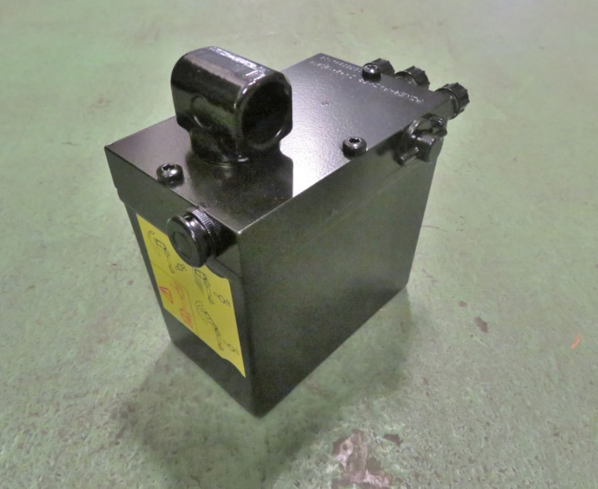 Multipart MP565107 Cab Tilt Pump - Image 3 of 4