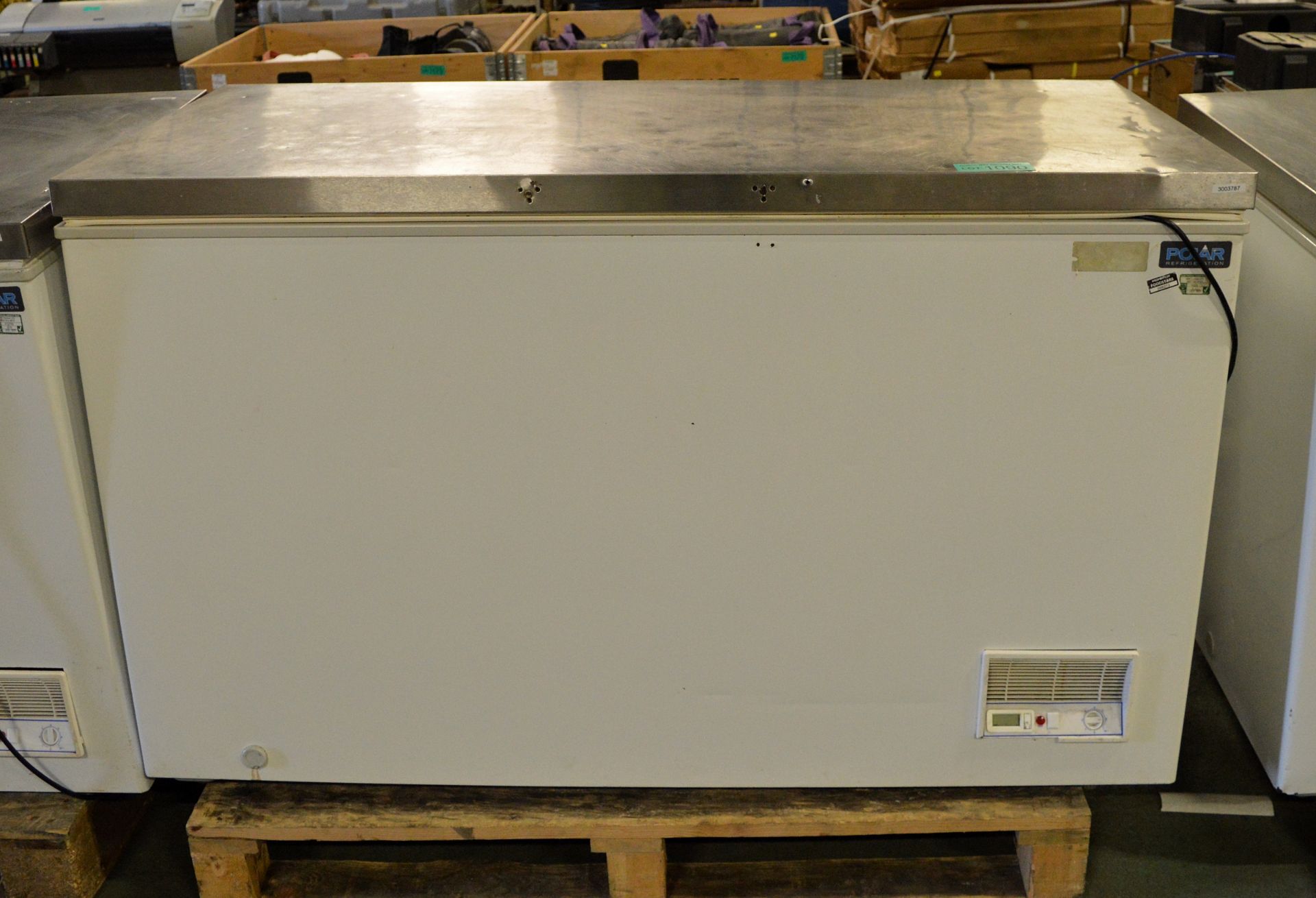 Polar CM530 Chest Freezer - White 240v - L1400 x W700 x H850mm