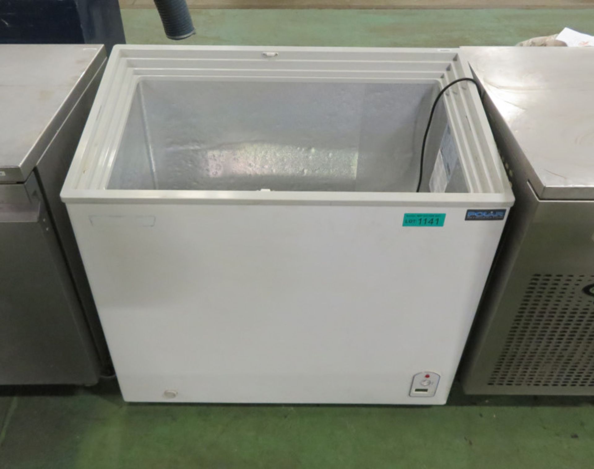 Polar CM433 Display Freezer - 230V 50HZ - H880 xW950 x D550mm - AS SPARES OR REPAIRS