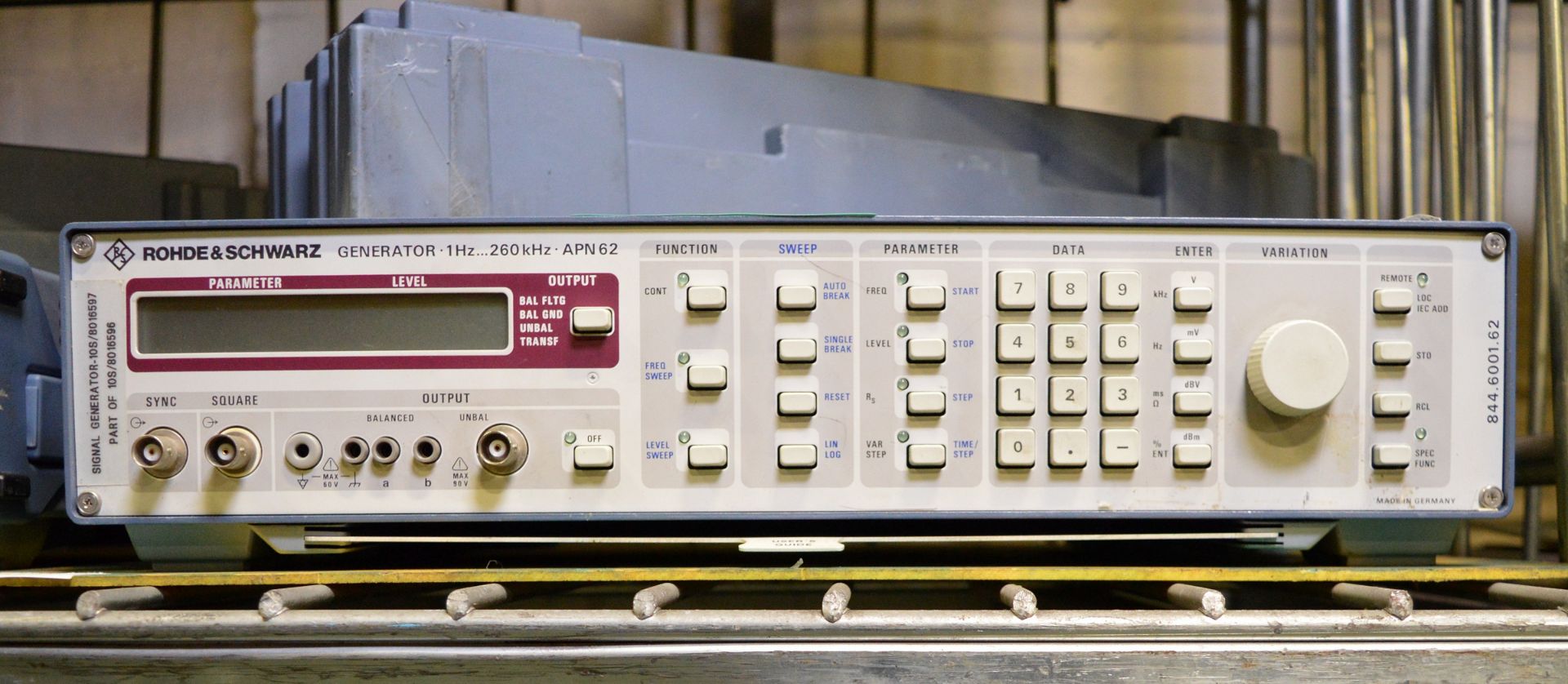 Rohde & Schwarz Signal Generator 1 Hz -260 KHz - APN 62 - Image 2 of 2