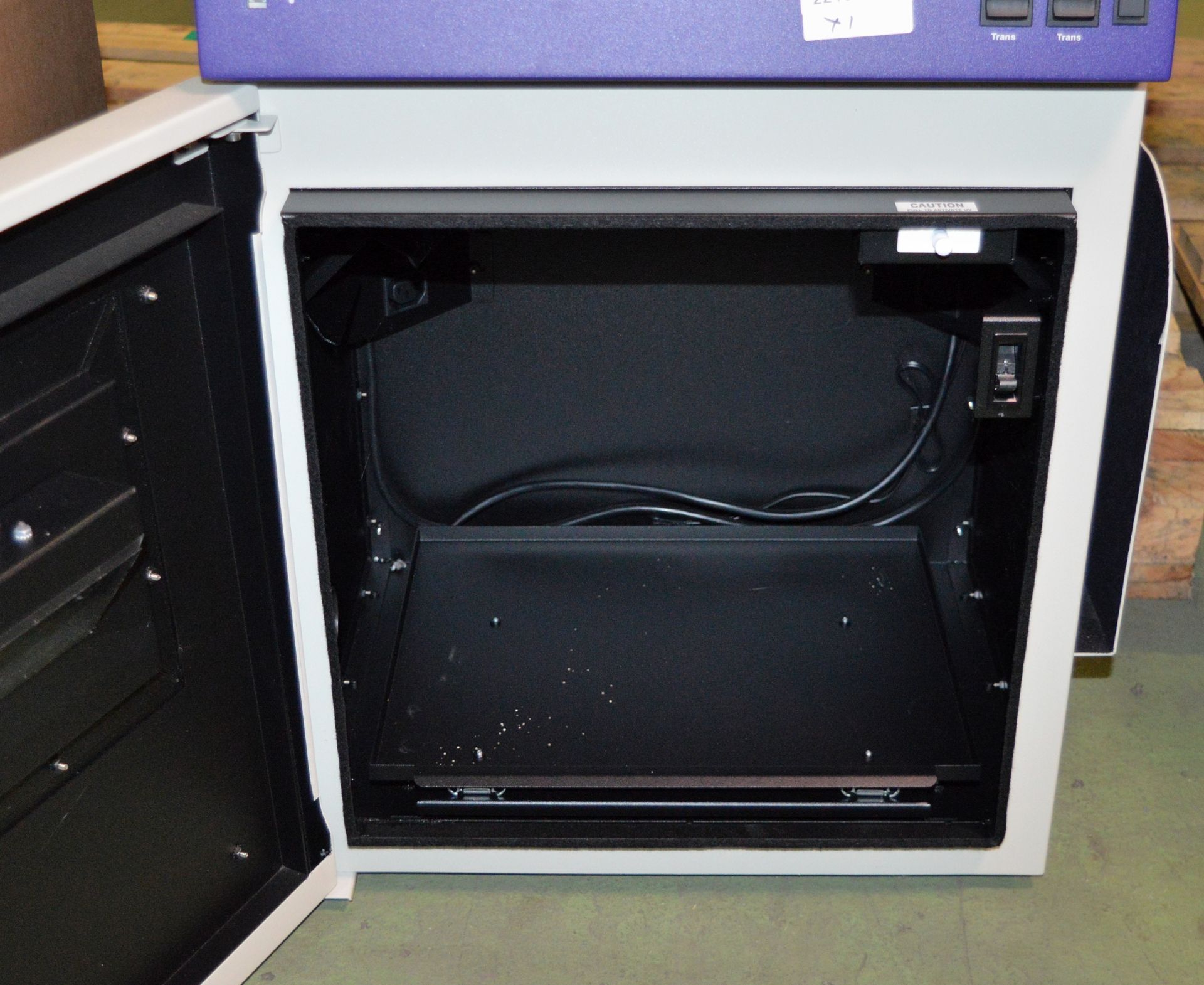 Uvp Gel Doc-It 15Inc Lcd Imaging System L 450mm x W 400mm x H 950mm - Image 2 of 4