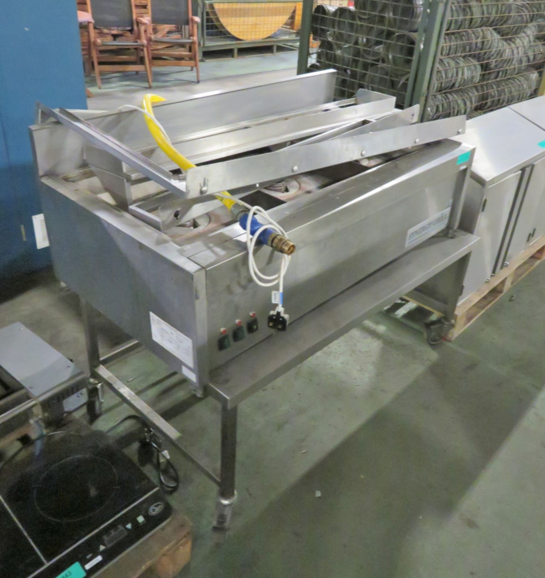 Synergy SG1300 Grill with Garnis Rail and Cook Shelf - Image 2 of 5