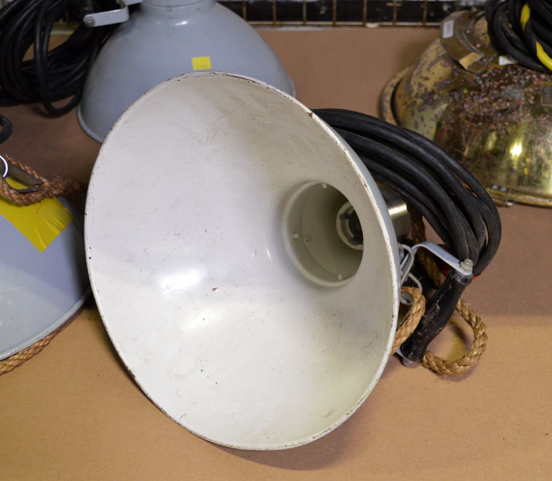 1x Brass Dome Suspended 4-way Light Unit, 3x Portable Painted Brass Floodlights - Image 3 of 5