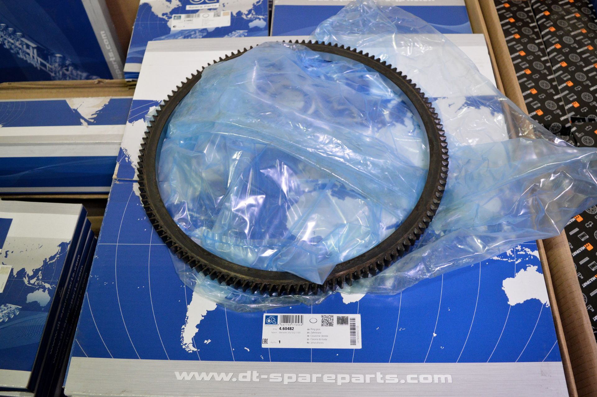 Vehicle parts - Oil seal, ring gear, turn signal lamp, brake disc, air filters, RH headlam - Image 4 of 6