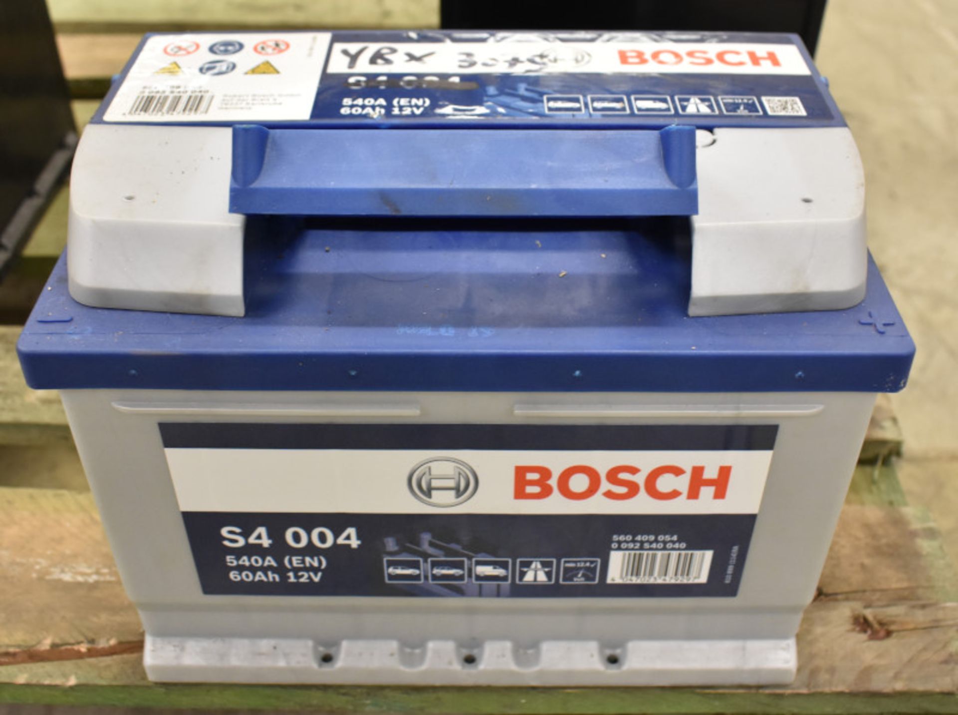 Vehicle batteries - 1x Bosch S4 004 - 12V 540A 60Ah, 2x Yuasa 895 - 12V 250A 26Ah, Yuasa Y - Image 4 of 5