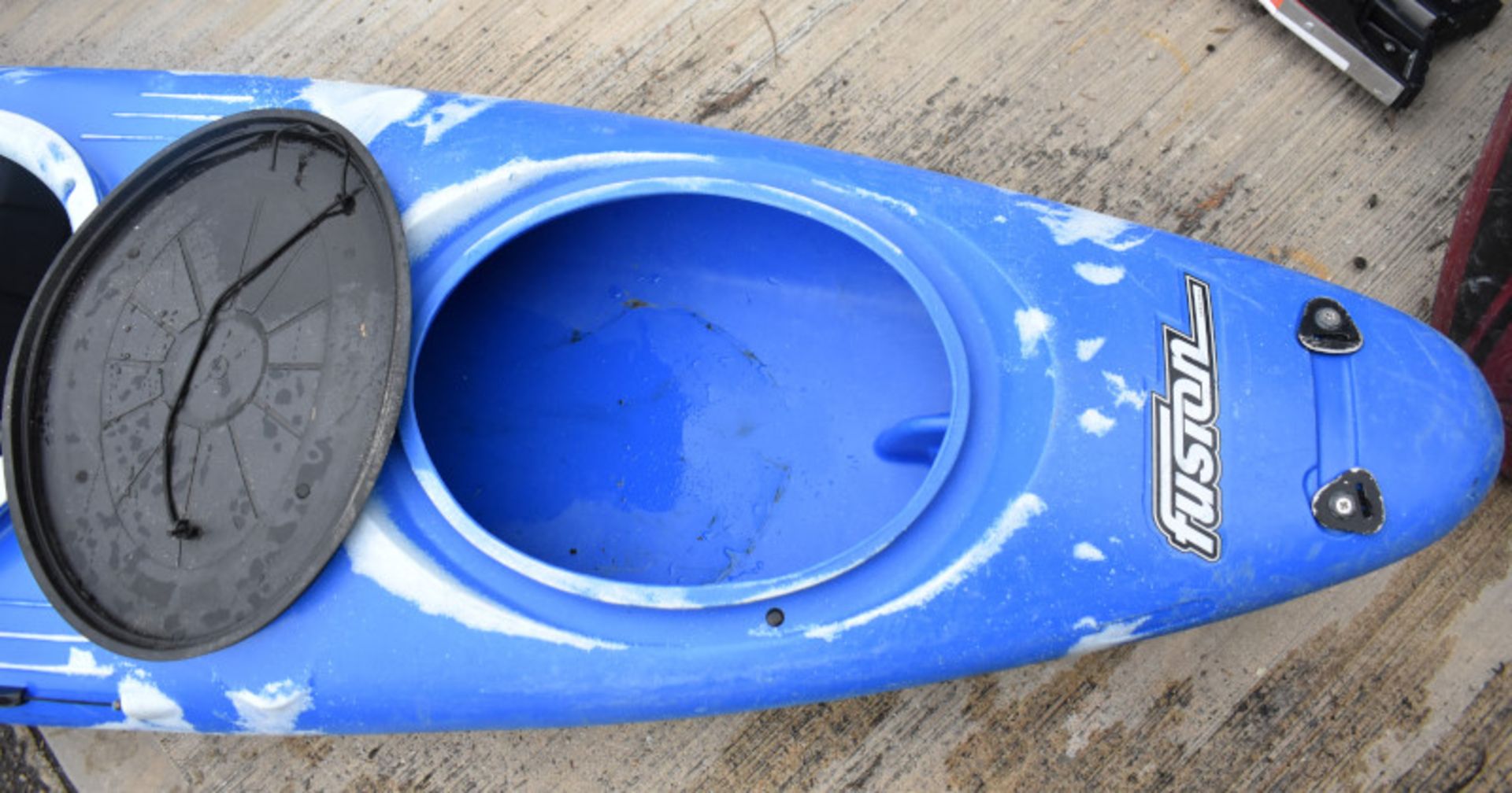 Pyrahna Fusion kayak - no paddles - blue / white - Image 3 of 3