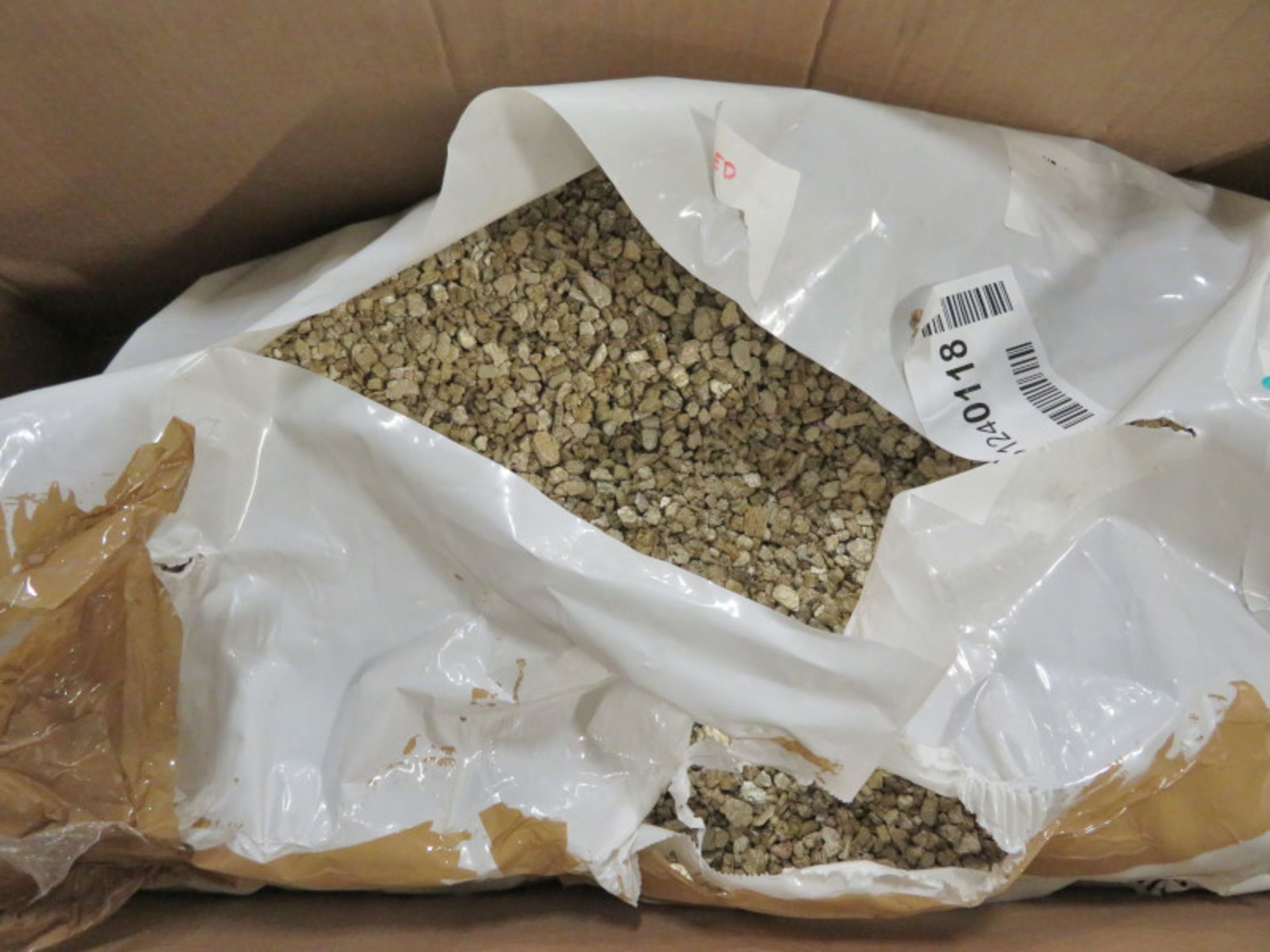 Box of Vermiculite Granular Packing material - Image 2 of 3