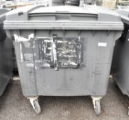 Kilko Four Wheeled Bin 1000LTR - 510KG - crack in lid