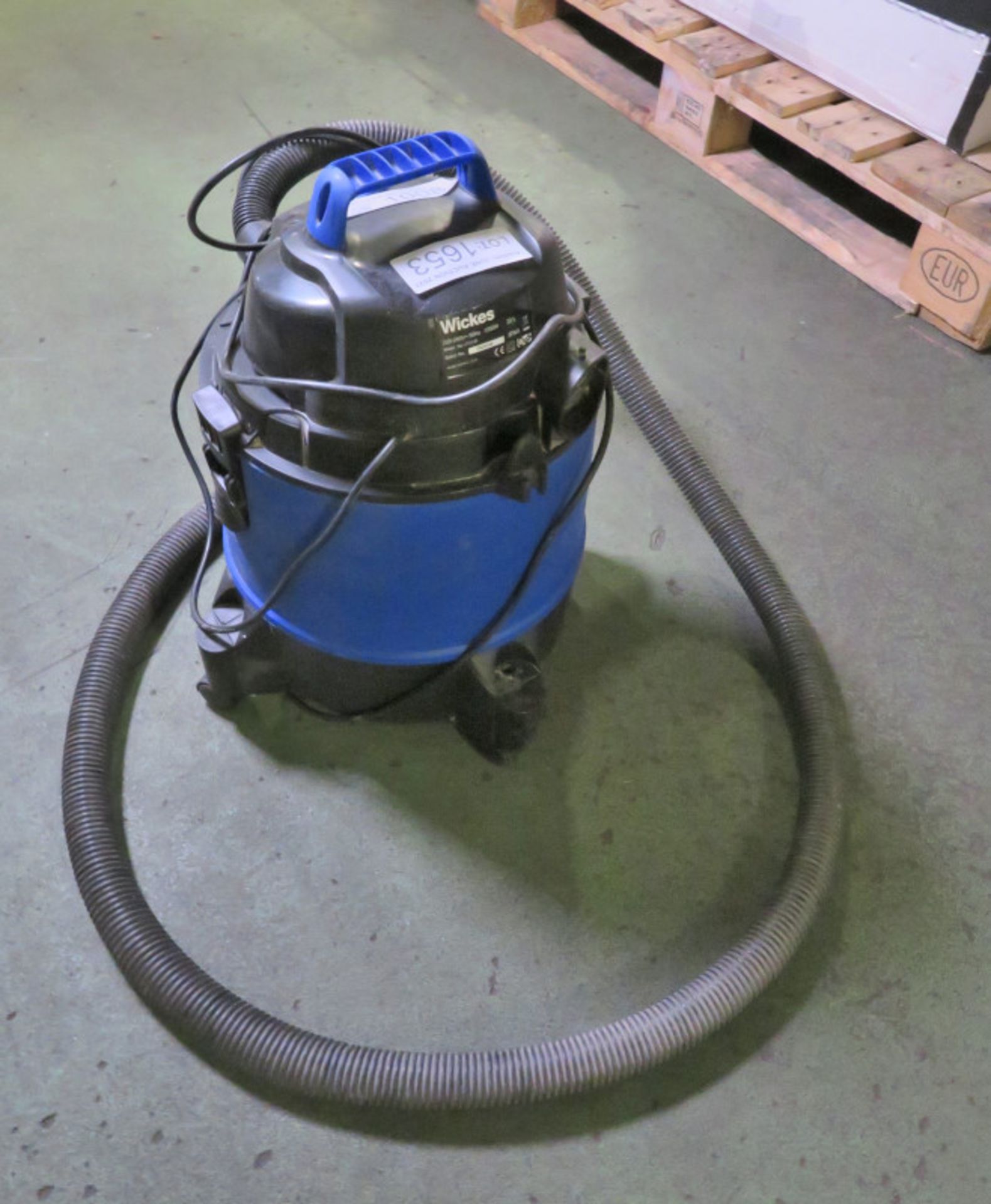 Wickes 20L 1250W model 215735 vacuum cleaner - Image 2 of 4