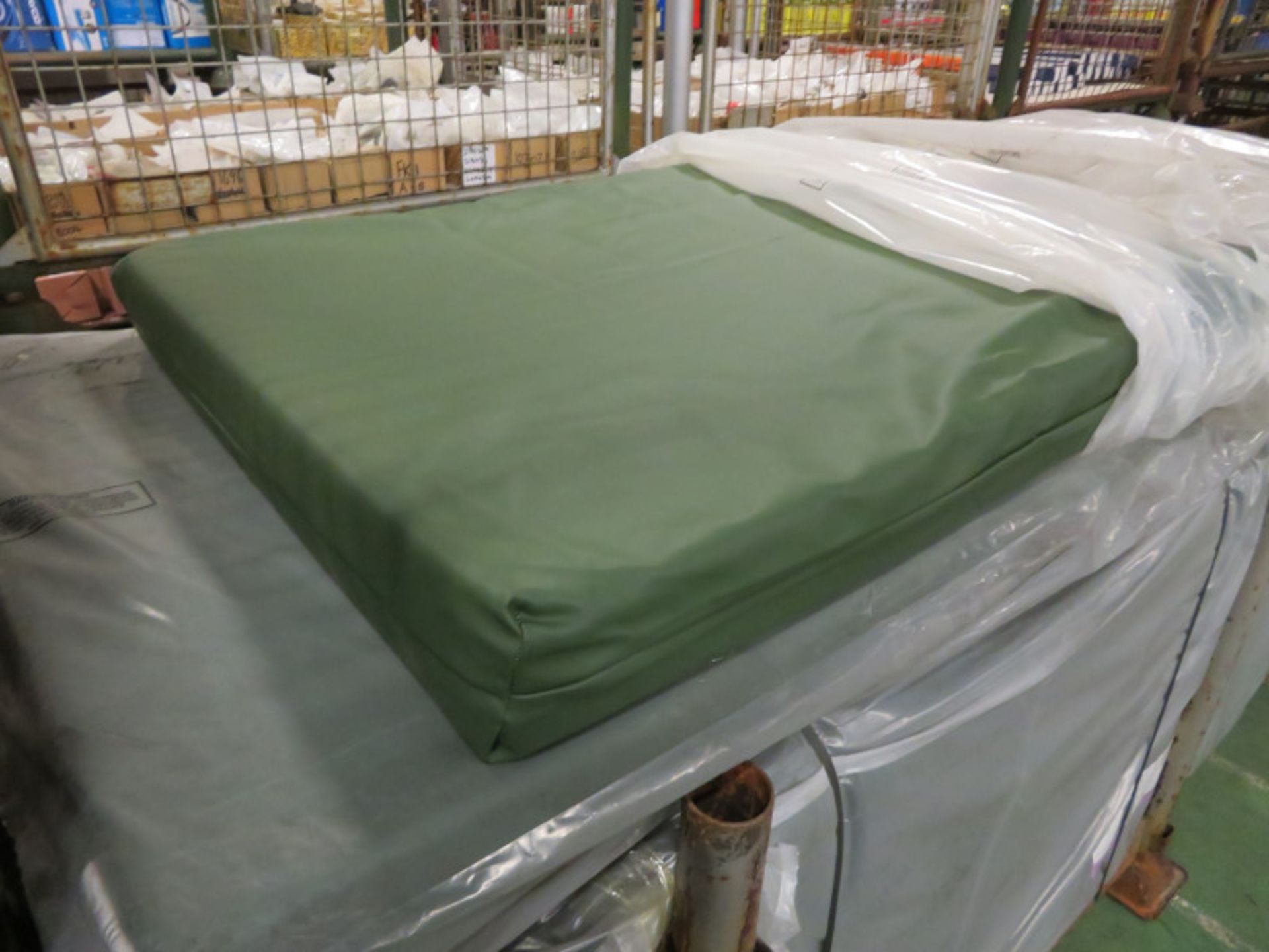 Green Foam Block Single Mattresses L 1900mm x W 750 x H 100mm - Image 3 of 4