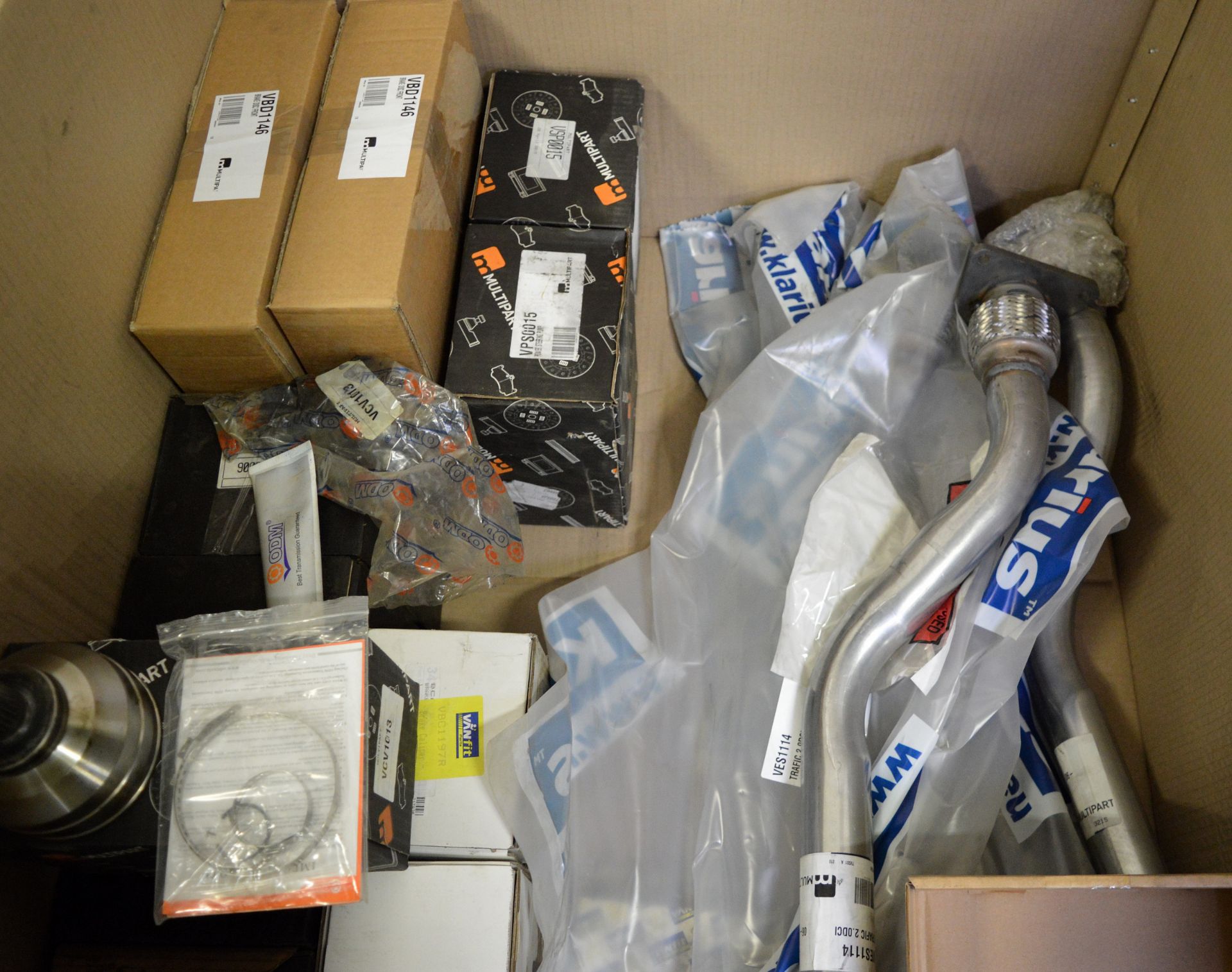 Vehicle parts - brake calipers, front brake discs, CV joints, rear wheel bearing kit, powe - Image 2 of 7