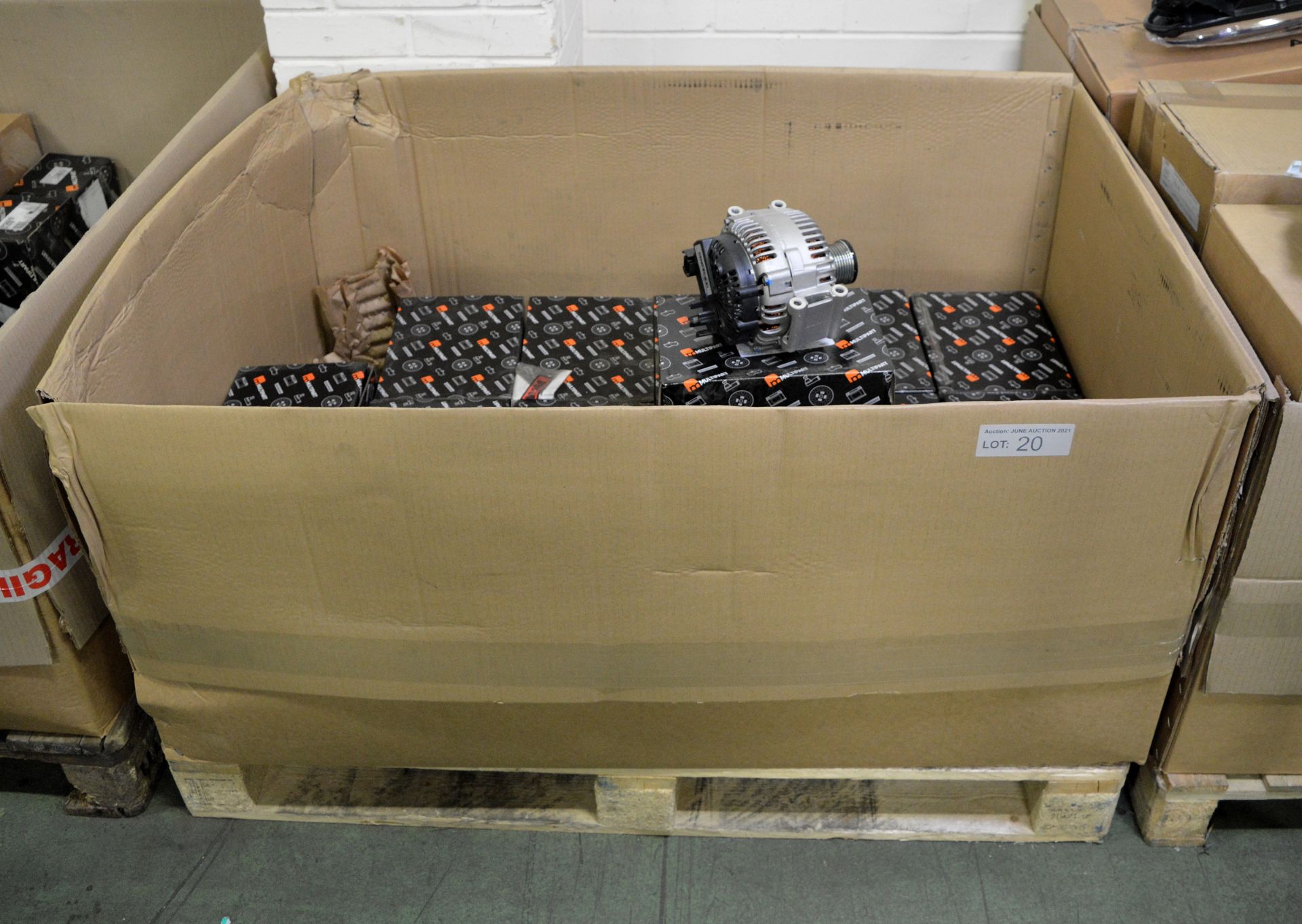 Vehicle parts - 16x VXA1098 alternators - see picture for itinerary for model numbers and