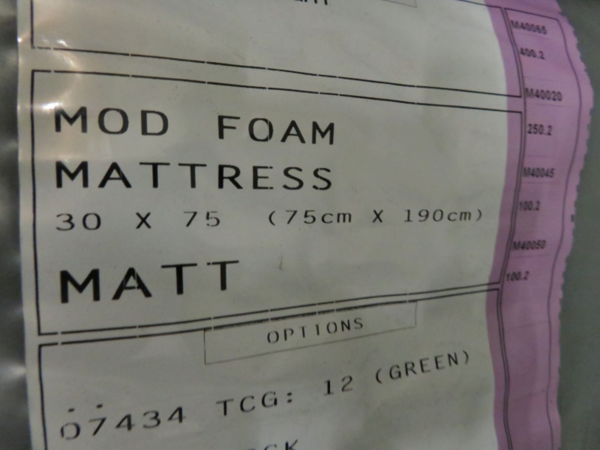 Green Foam Block Single Mattresses L 1900mm x W 750 x H 100mm - Image 4 of 4