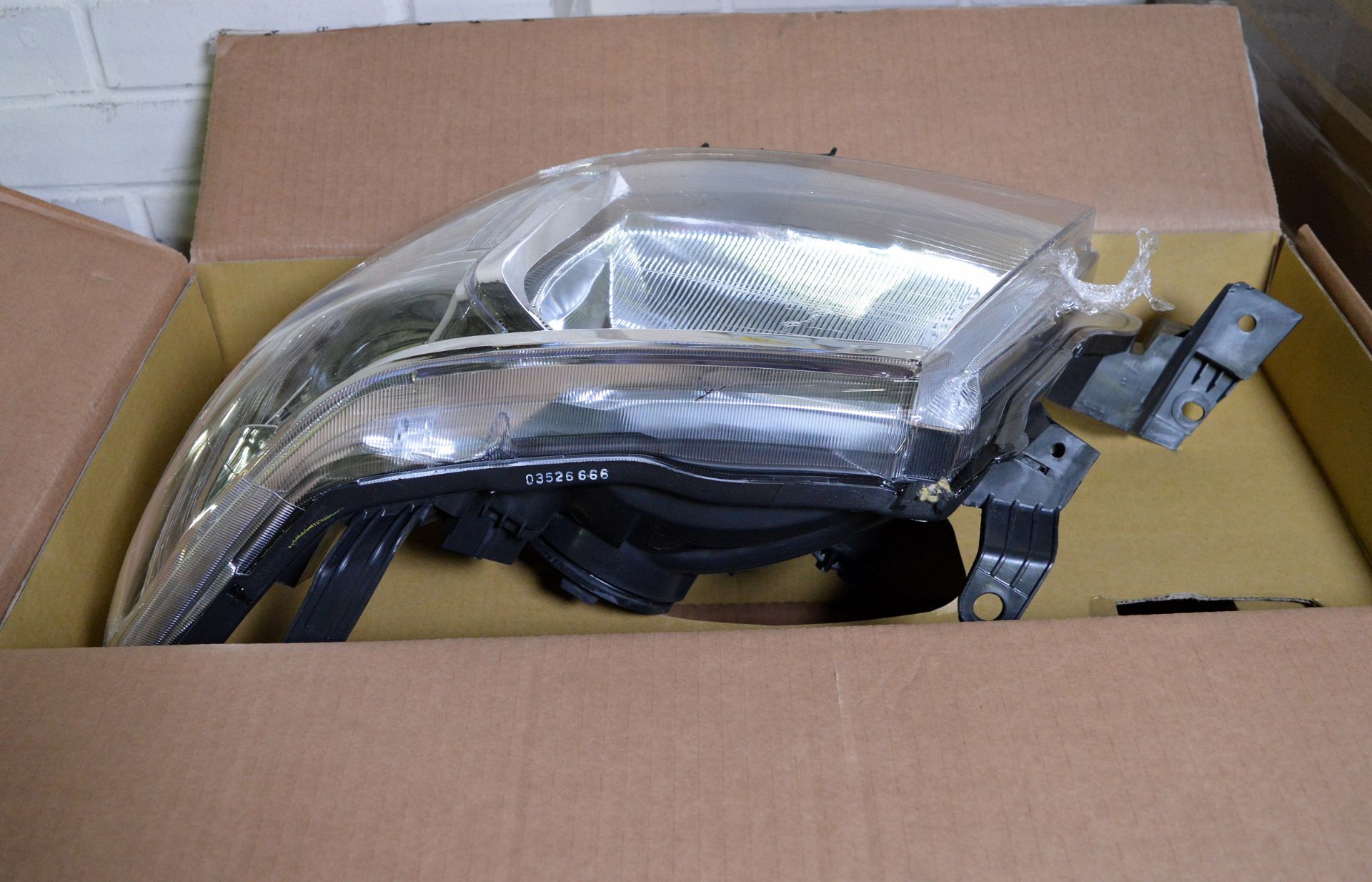 Vehicle parts - rear lamp RH assemblies, primed electric mirrors, headlamp assemblies - se - Image 2 of 7