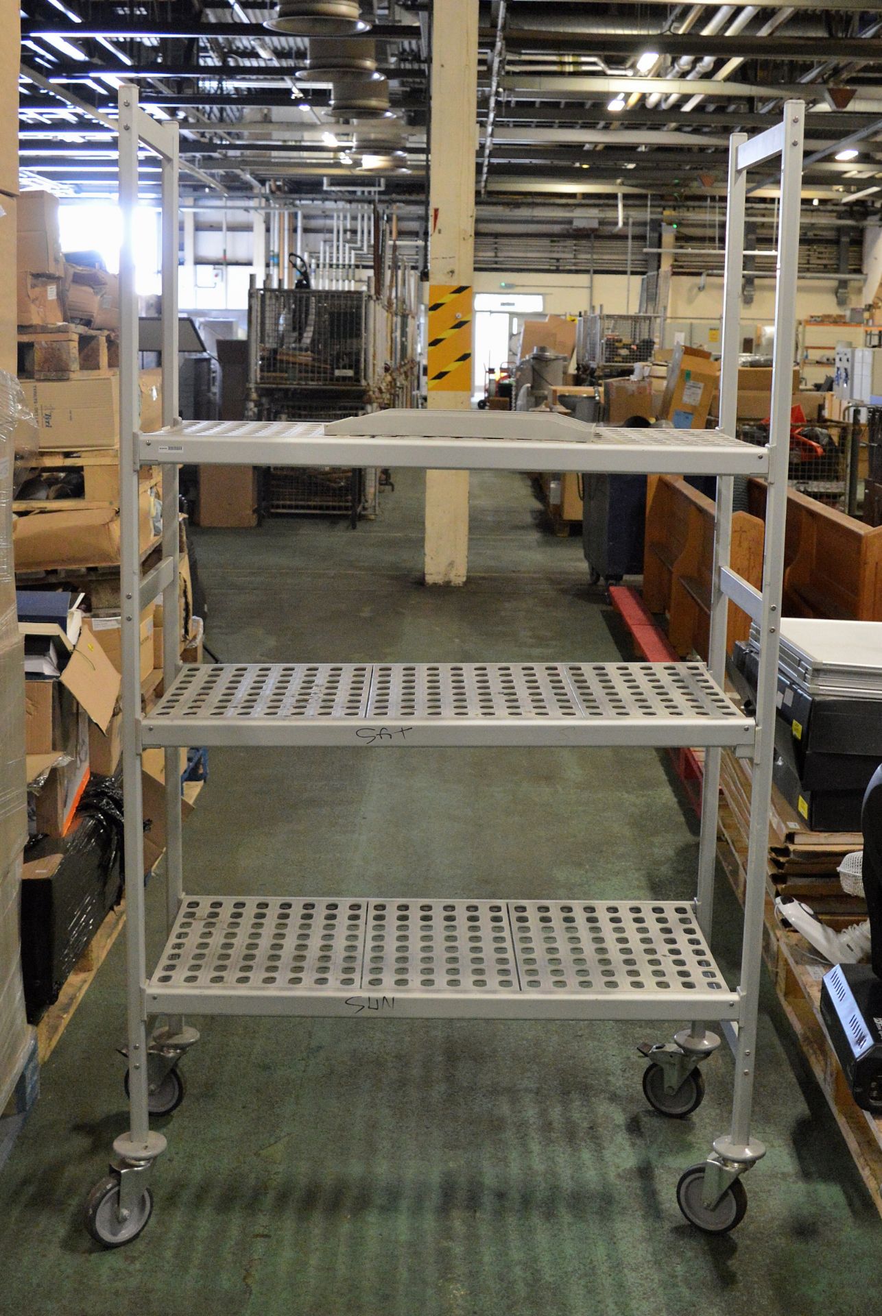 3 Tier Alloy And Plastic Mobile Racking L 1040mm x W 480mm x H 1880mm - Image 2 of 2