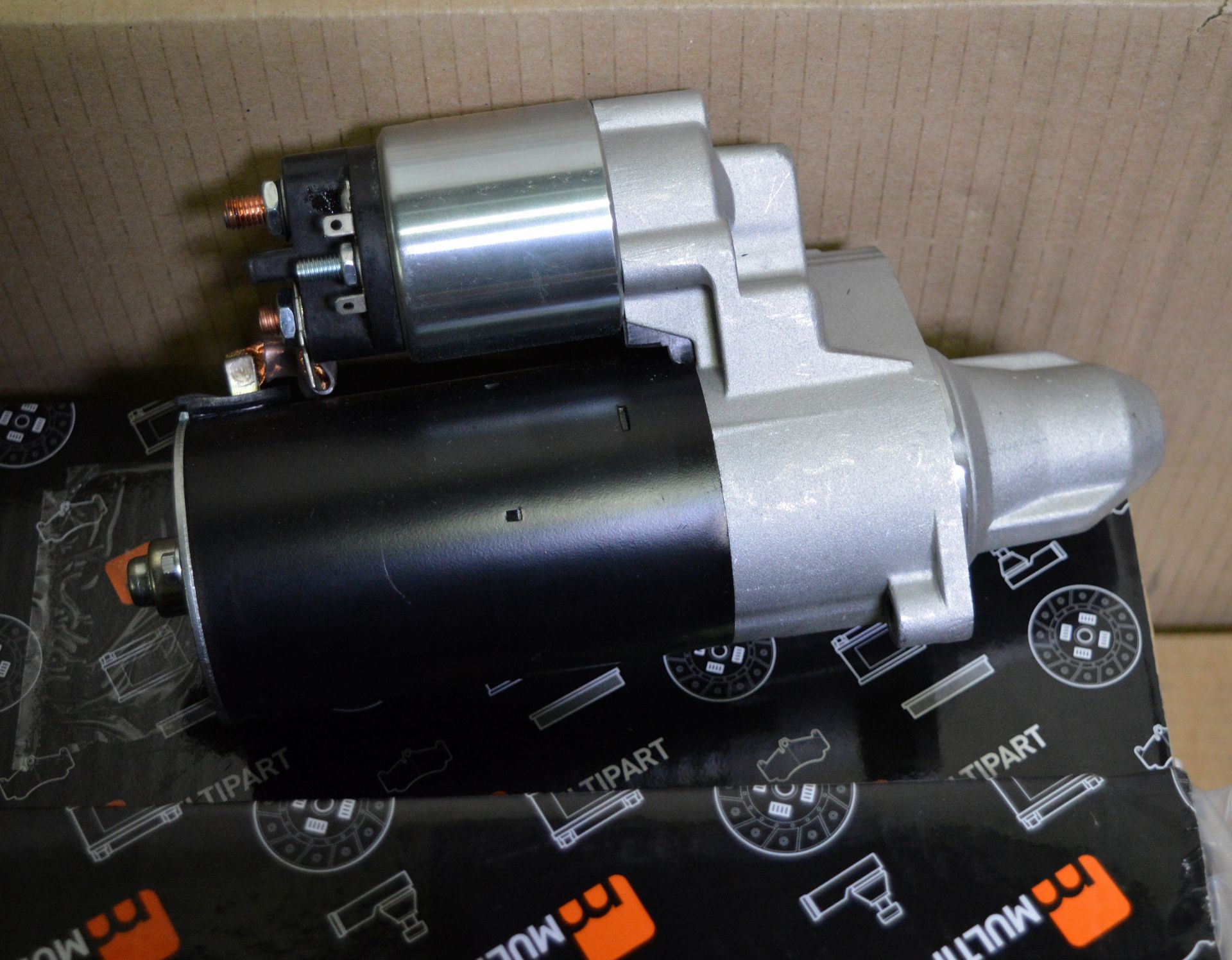 Vehicle parts - fuel injection pumps, headlamps LH, starter motors, alternators, mintex ce - Image 4 of 8