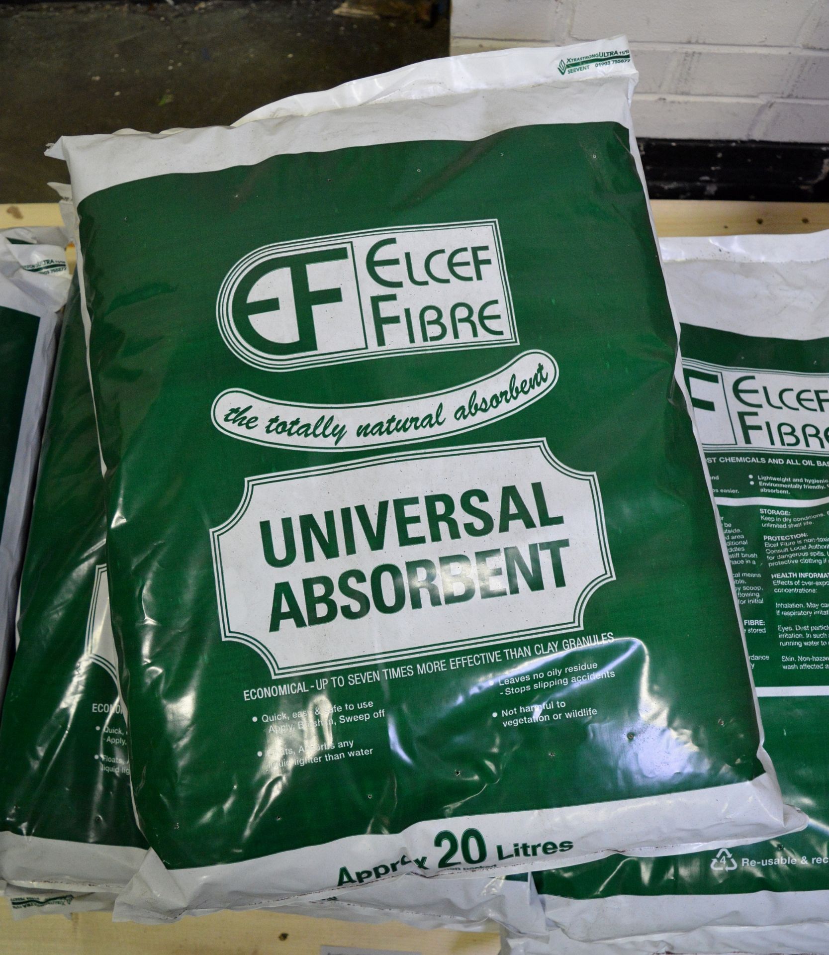 Elcef Fibre universal absorbant - 20LTR bags - 10 bags - Image 2 of 3