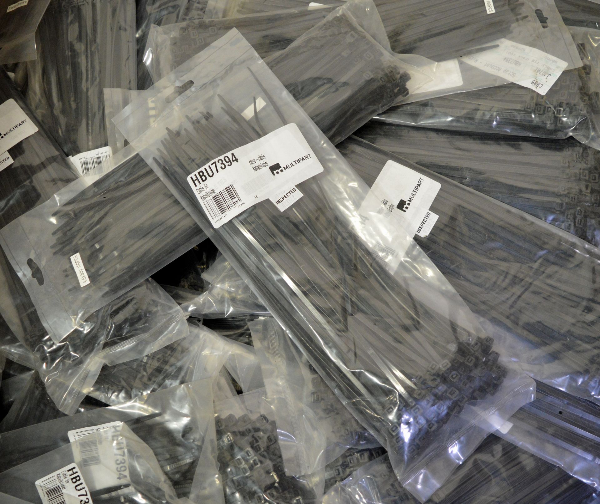 Cable ties - 100 per pack - approx 196 packs - Image 3 of 4