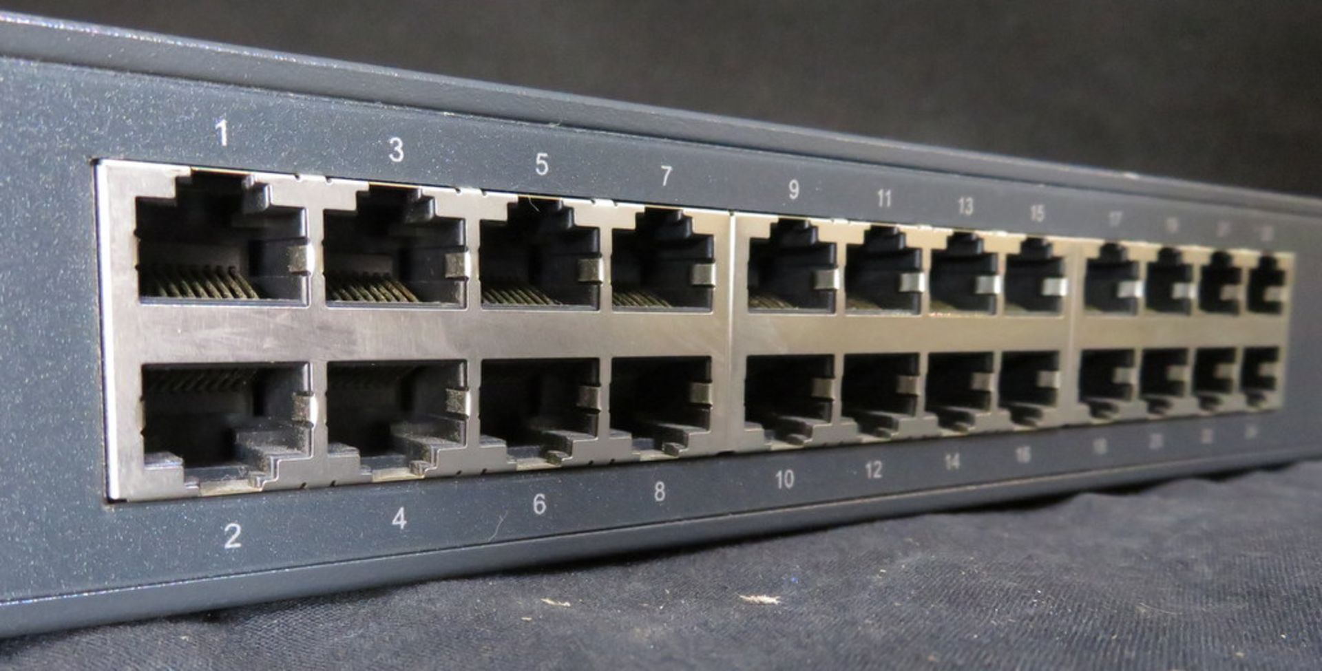 TP-Link TL-SG1024 24-port gigabit switch - Image 3 of 4