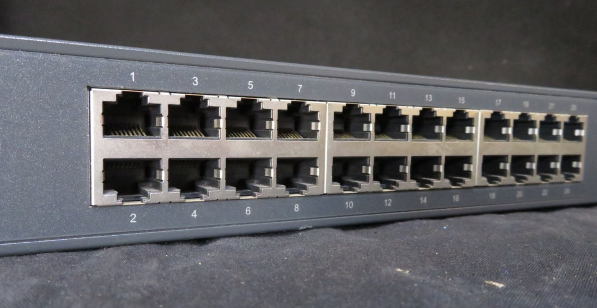 TP-Link TL-SG1024 24-port gigabit switch - Image 3 of 4