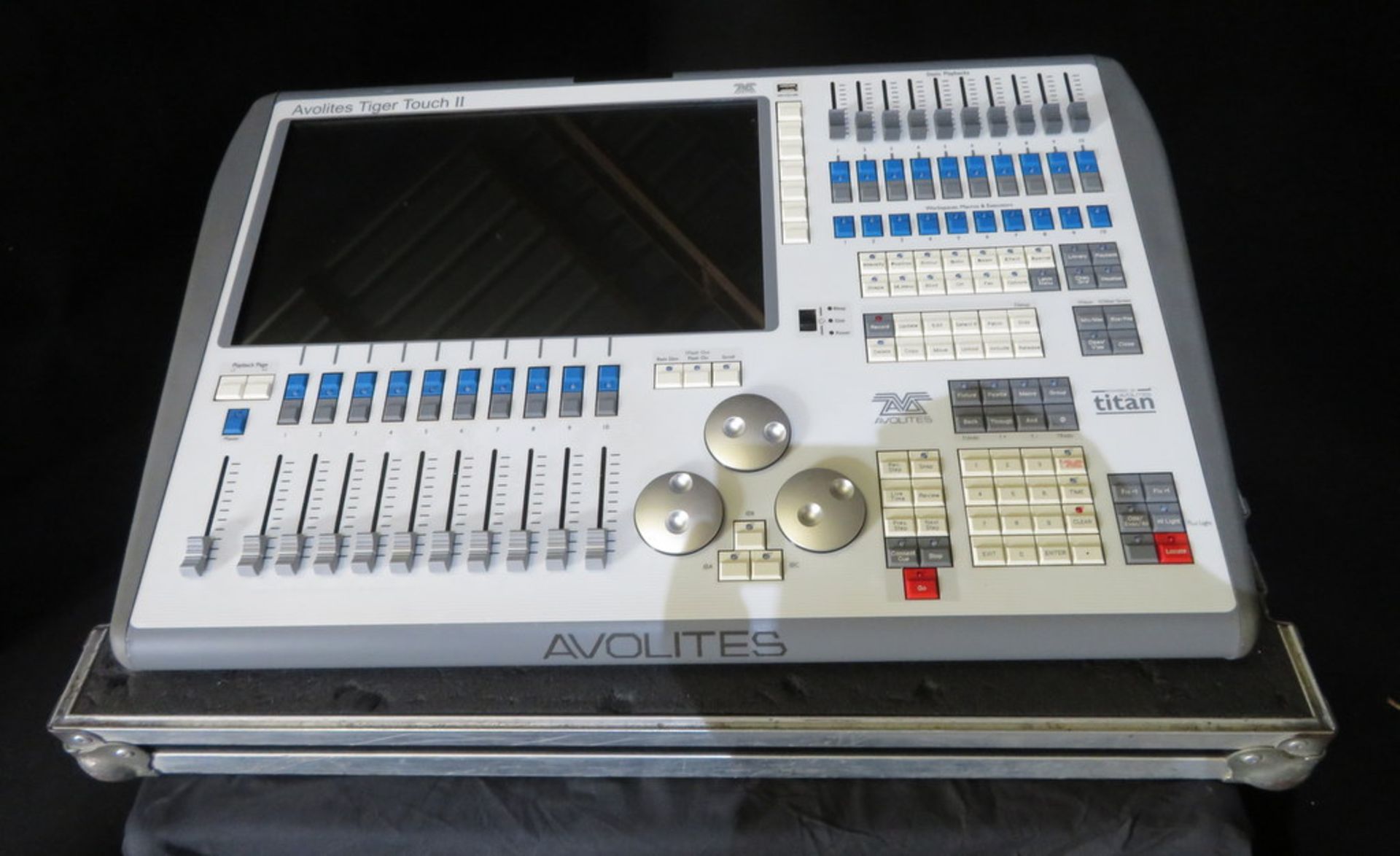 Avolites Tiger Touch 2 S/N TT3402 in Avolites flightcase. V11 - Image 2 of 10