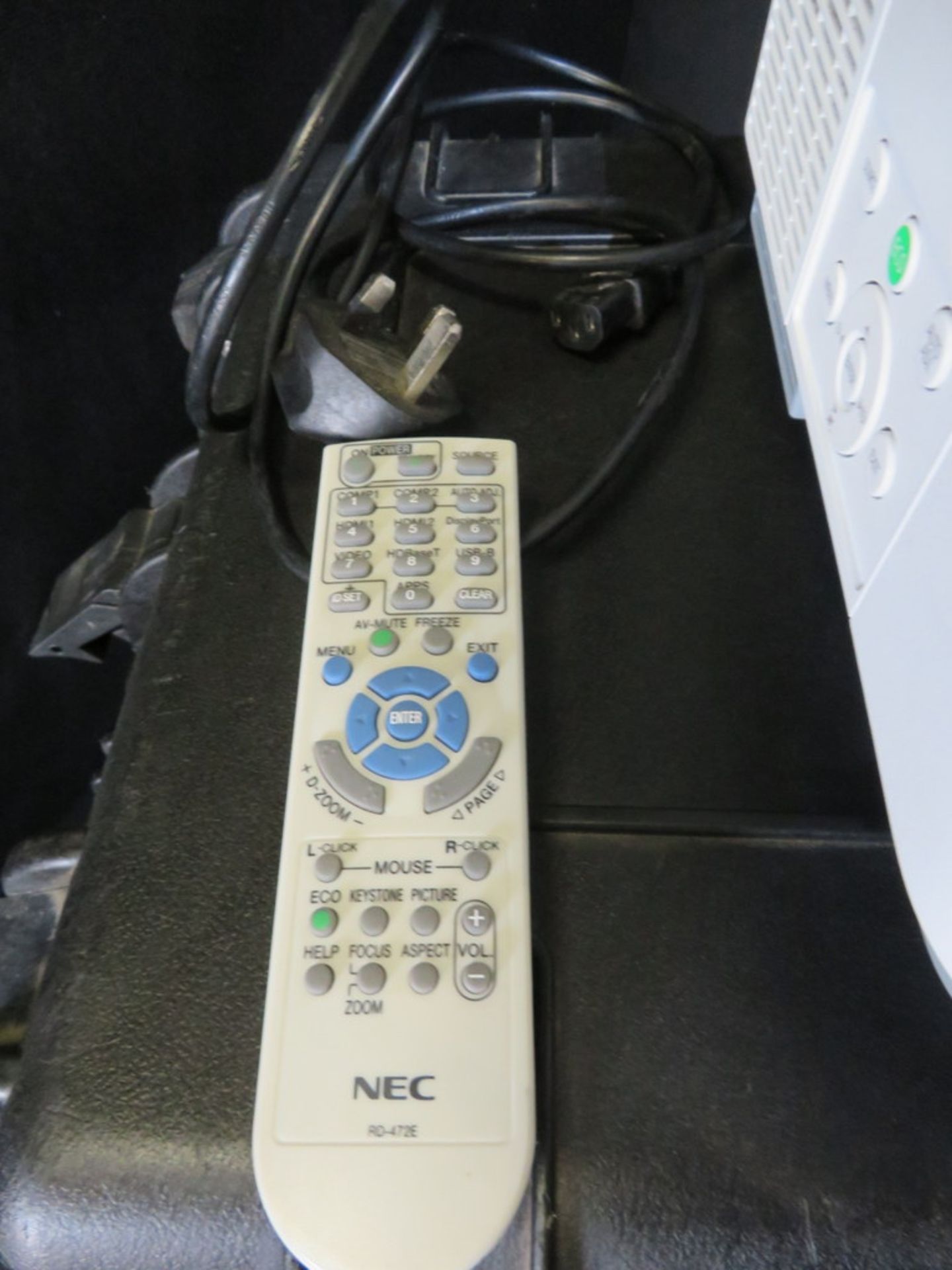 NEC DLP P502H Projector with Peli type case. Lamp type NP39LP - Image 5 of 9