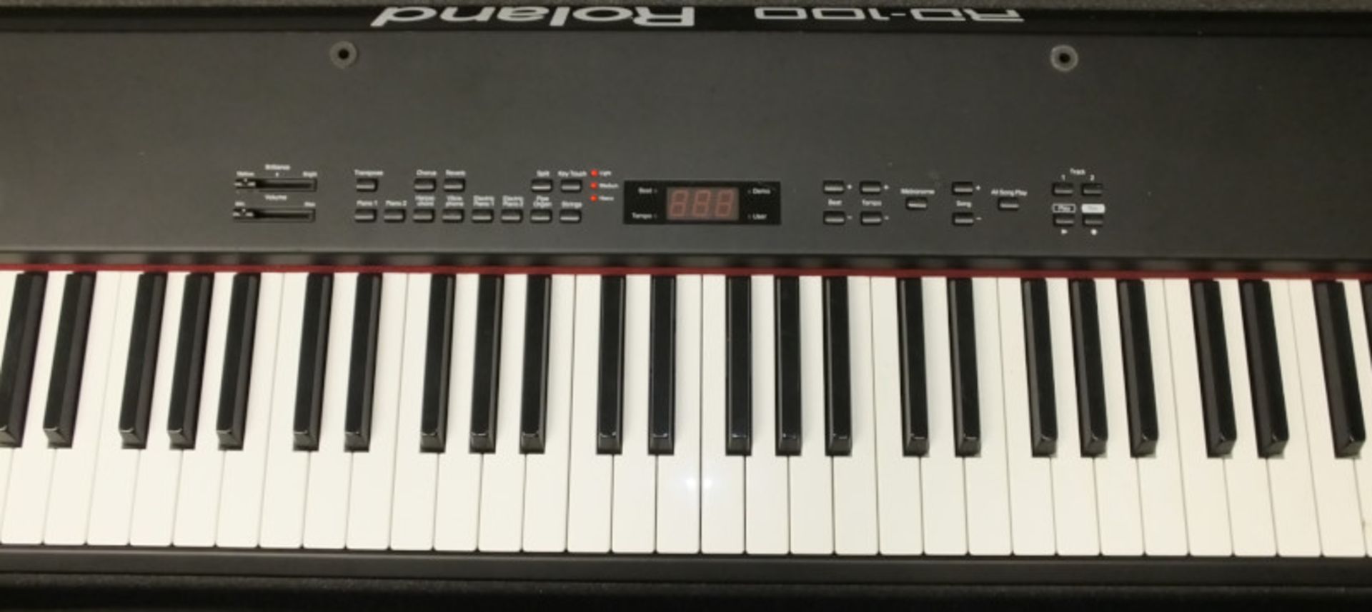 Roland RD-100 Digital Electric Piano in flight case - no power lead or foot controllers in - Image 4 of 10