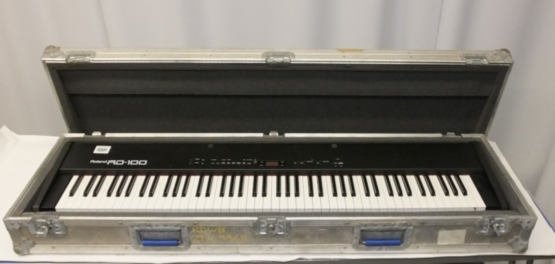 Roland RD-100 Digital Electric Piano in flight case - no power lead or foot controllers in