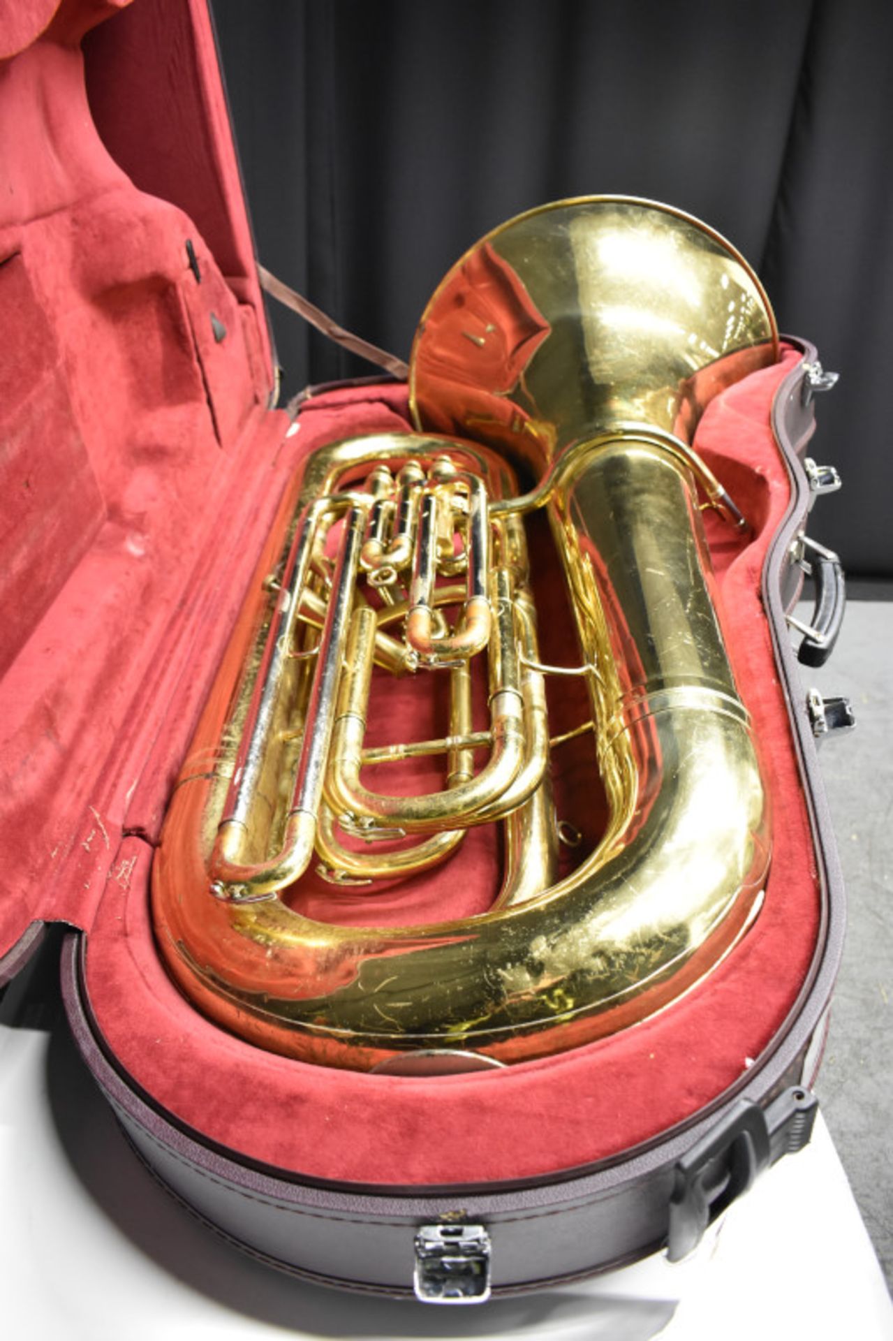 Besson Sovereign BE994 Tuba in Besson Case (case damaged no wheels) - Serial No. 883092 - - Image 3 of 21