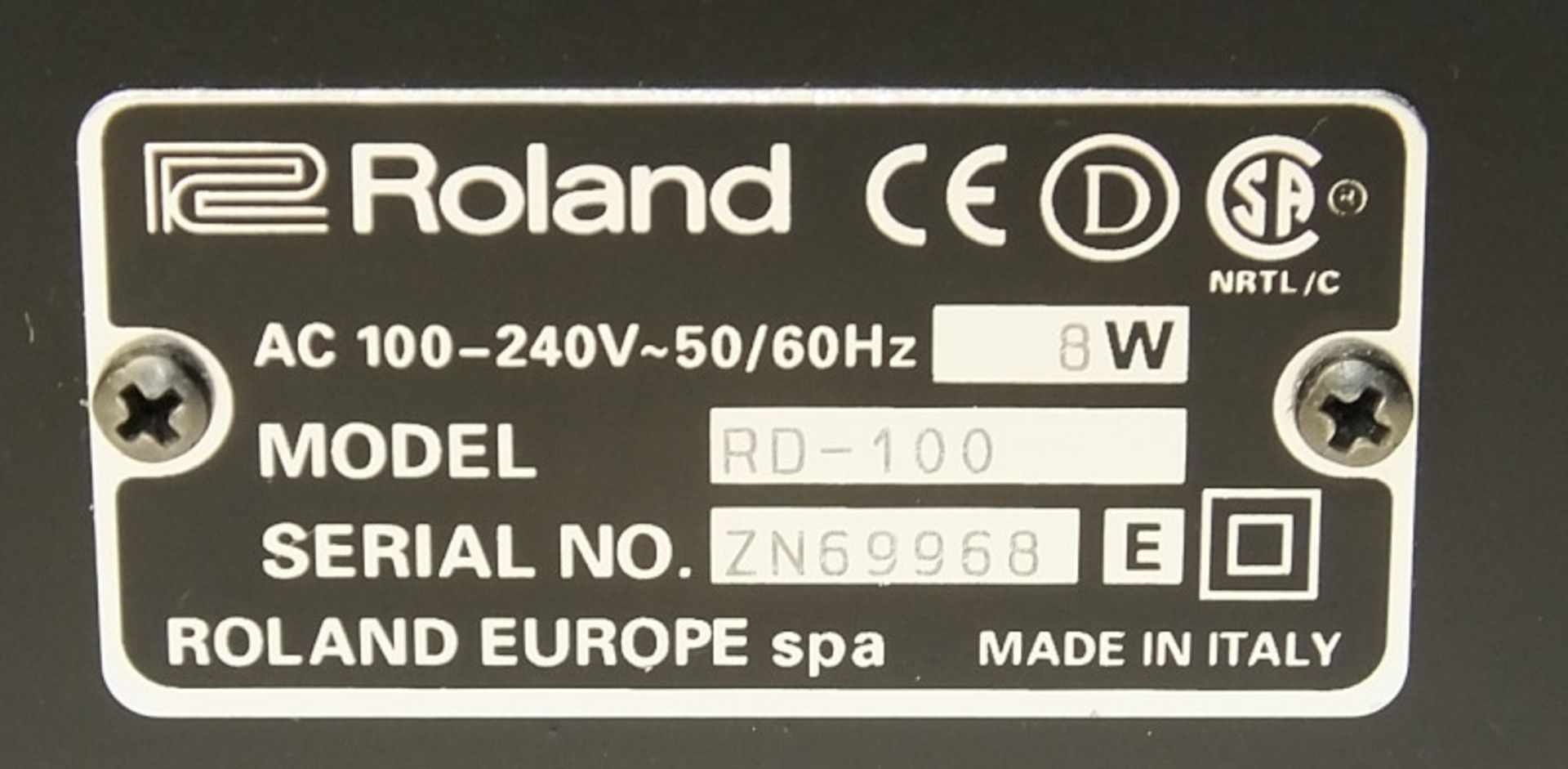 Roland RD-100 Digital Electric Piano in flight case - no power lead or foot controllers in - Image 10 of 10