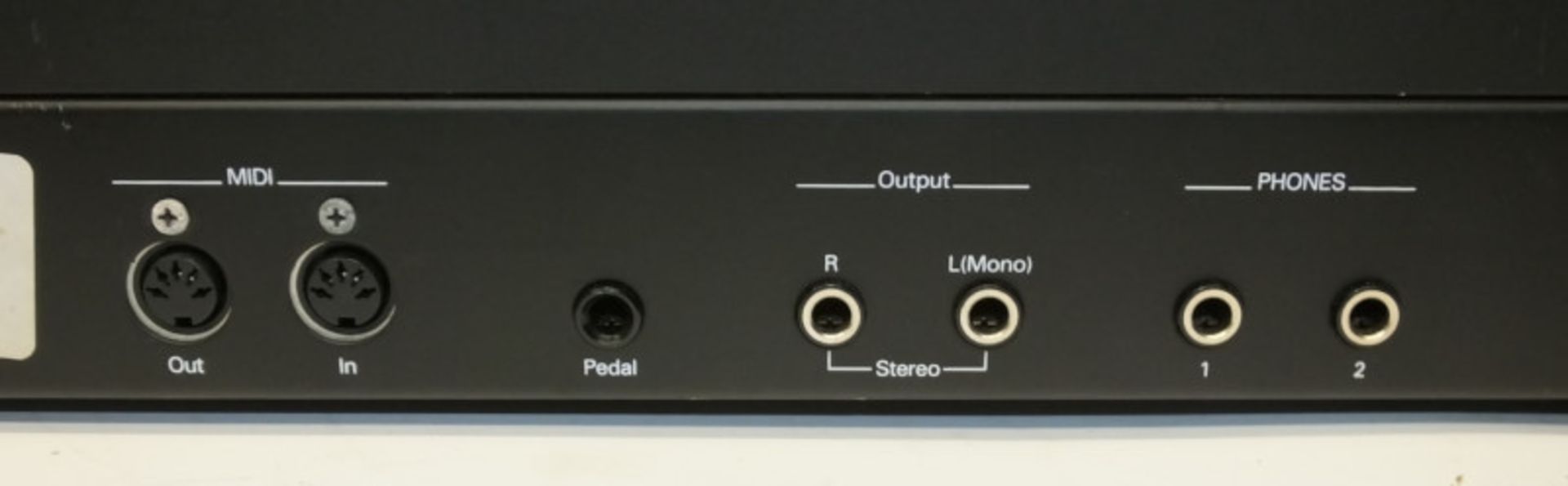 Roland RD-100 Digital Electric Piano in flight case - no power lead or foot controllers in - Image 9 of 10