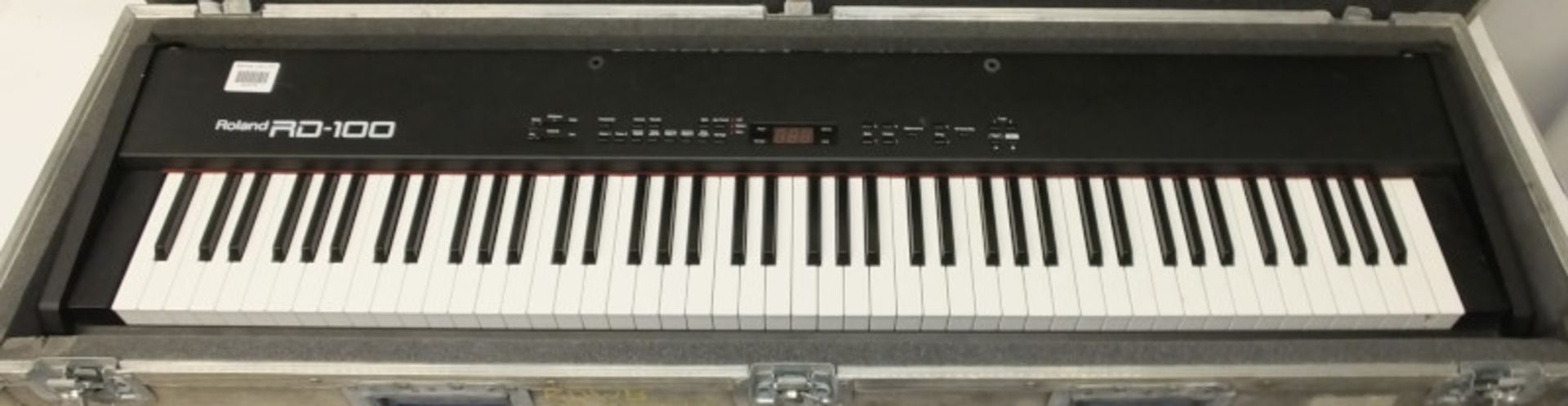 Roland RD-100 Digital Electric Piano in flight case - no power lead or foot controllers in - Image 2 of 10