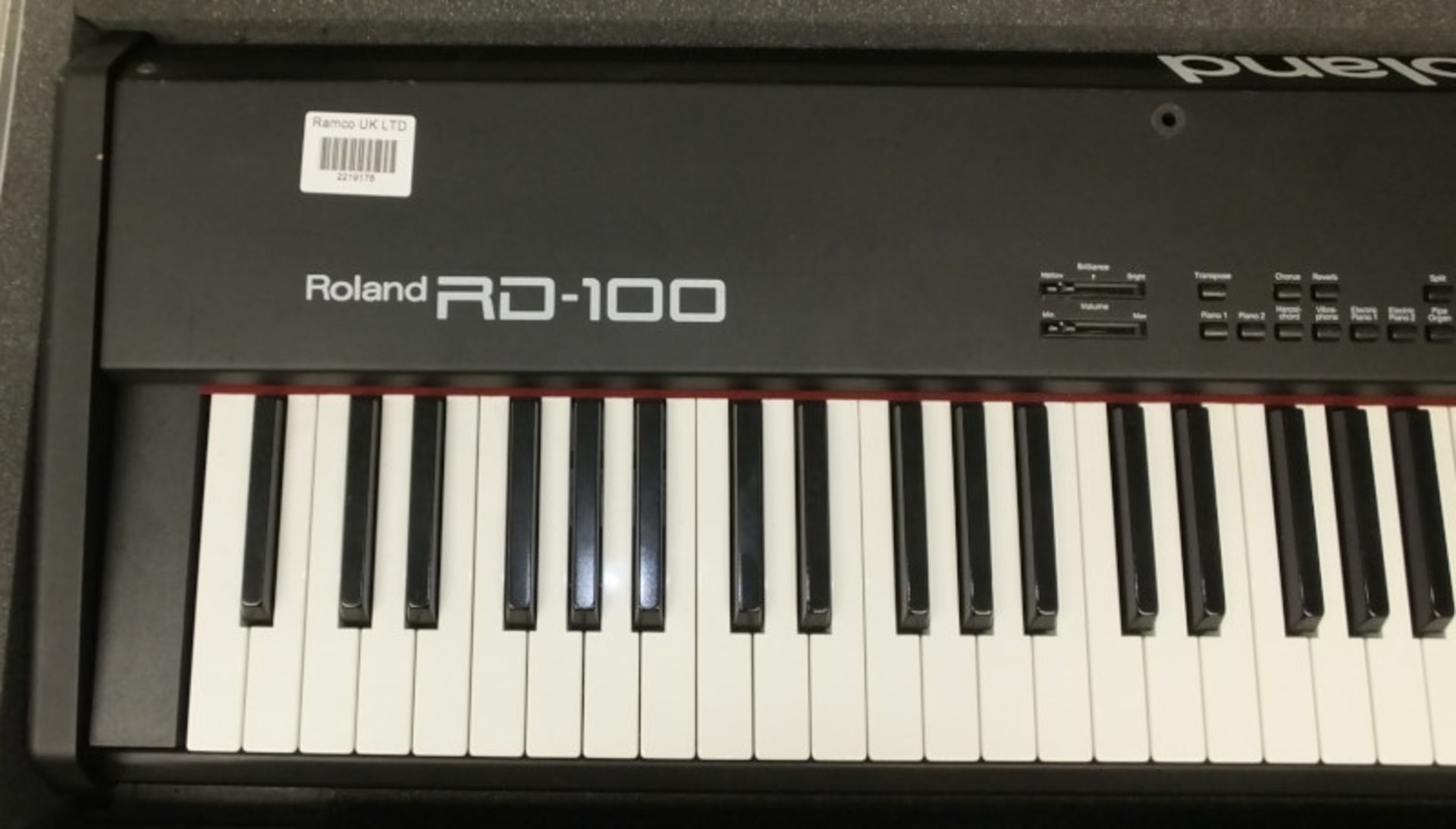 Roland RD-100 Digital Electric Piano in flight case - no power lead or foot controllers in - Image 3 of 10