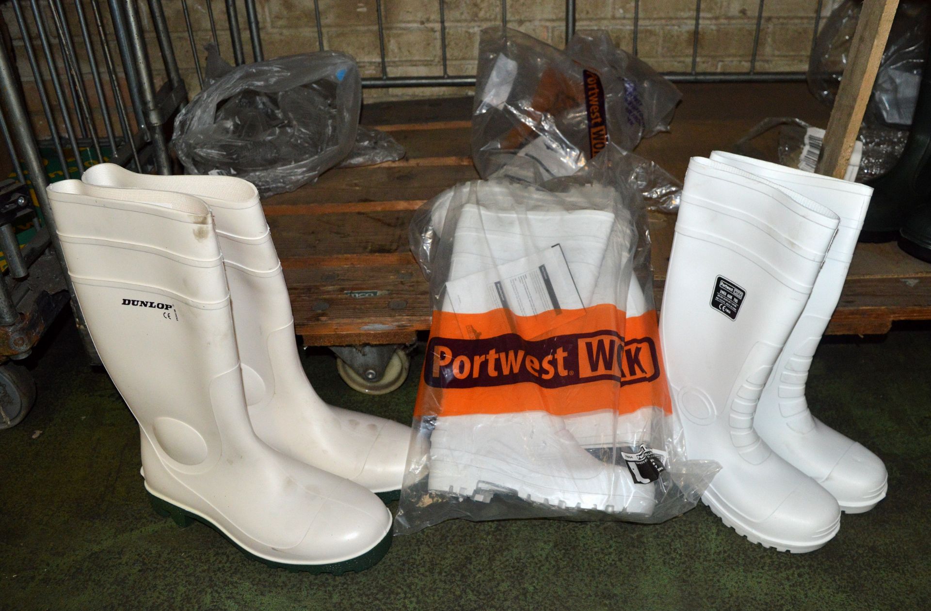 3x Pairs of wellington boots - 2x Portwest work EU39 / UK6, 1x Dunlop EU47 / UK12 - Image 2 of 2