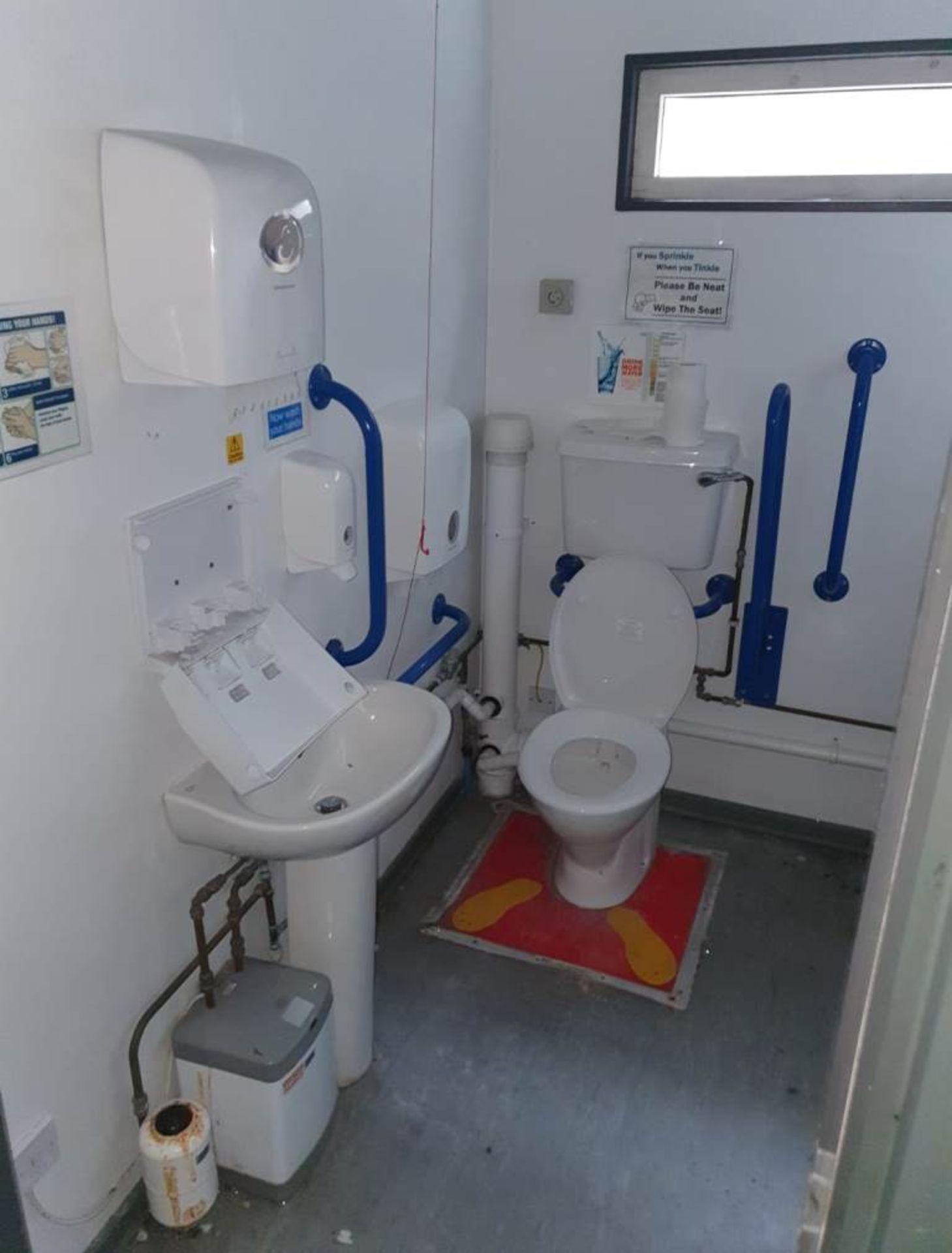 Thurston Toilet Cabin / Container - L9754 x W3633mm - weight empty approx. 5500kg. Details in desc. - Image 3 of 15