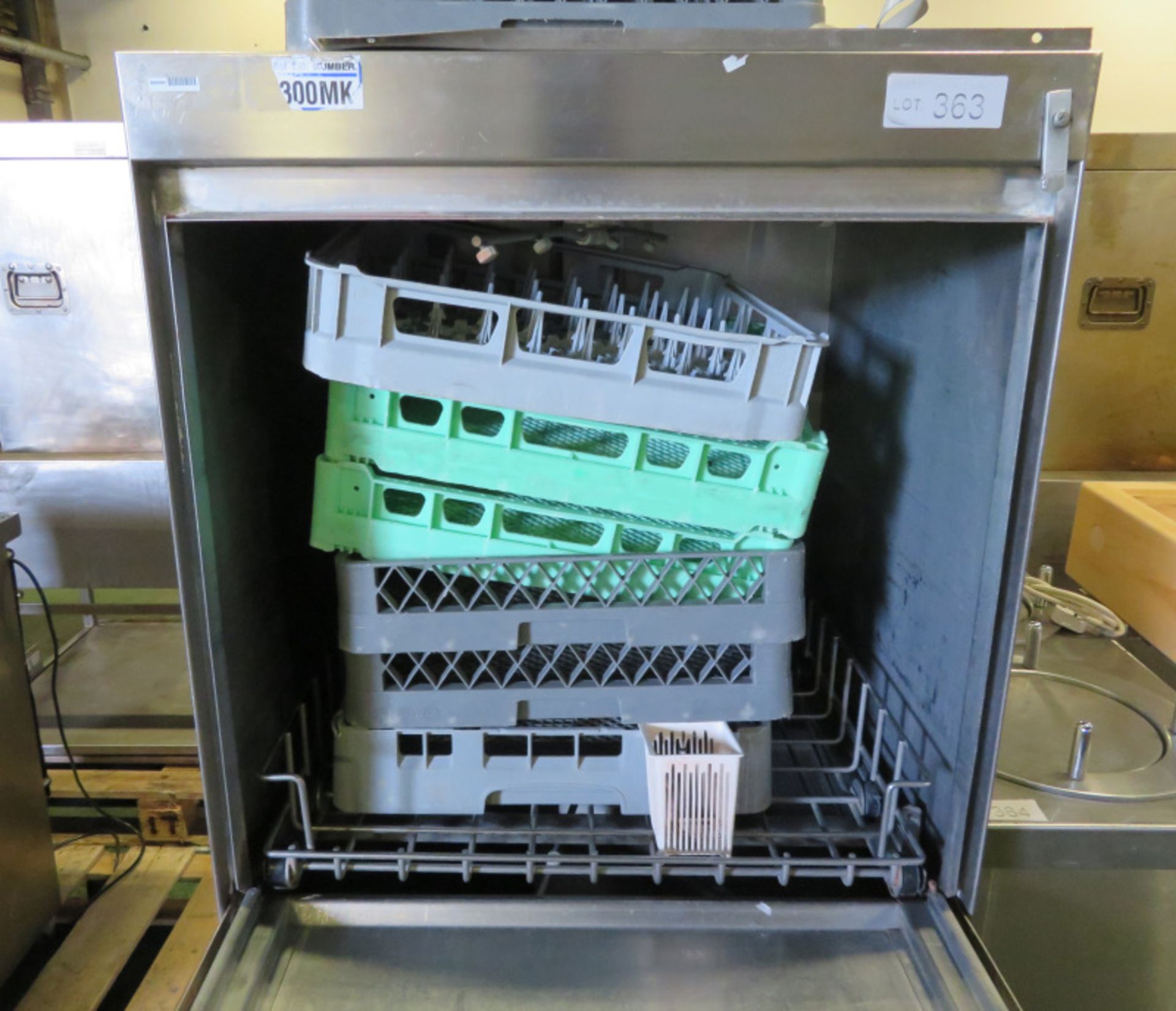 Meiko FV130B FA Dishwasher 14kw 400v L 740mm x W 800mm x H 1600mm - Image 5 of 6
