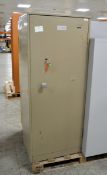 1 Door Key lock Cupboard - W 610mm x D 470mm x H1530mm