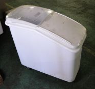 Rubbermaid Mobile Flour Bin