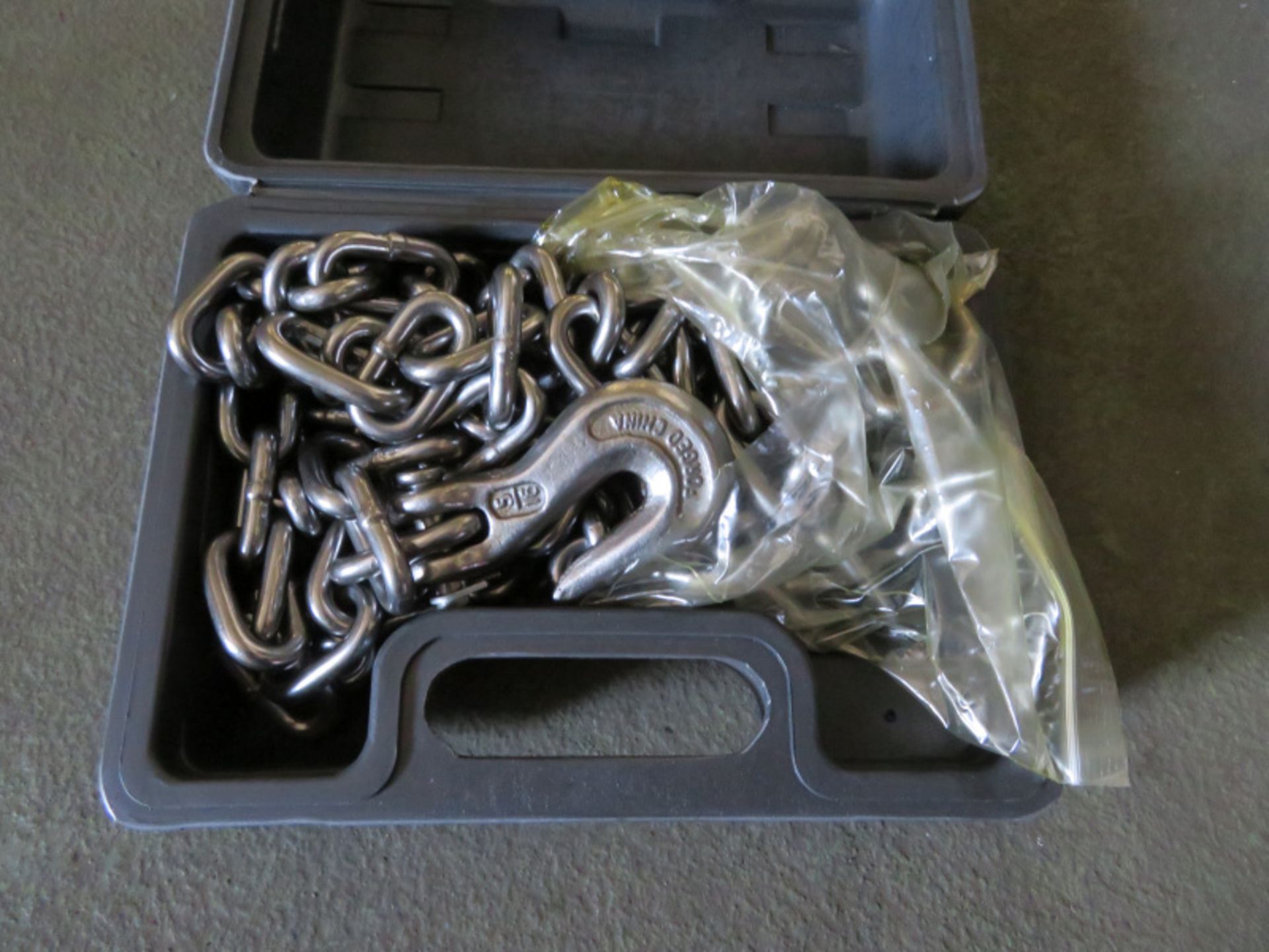 Marksman 14ft heavy duty utility chain with 5/16 inch hooks - Image 3 of 3