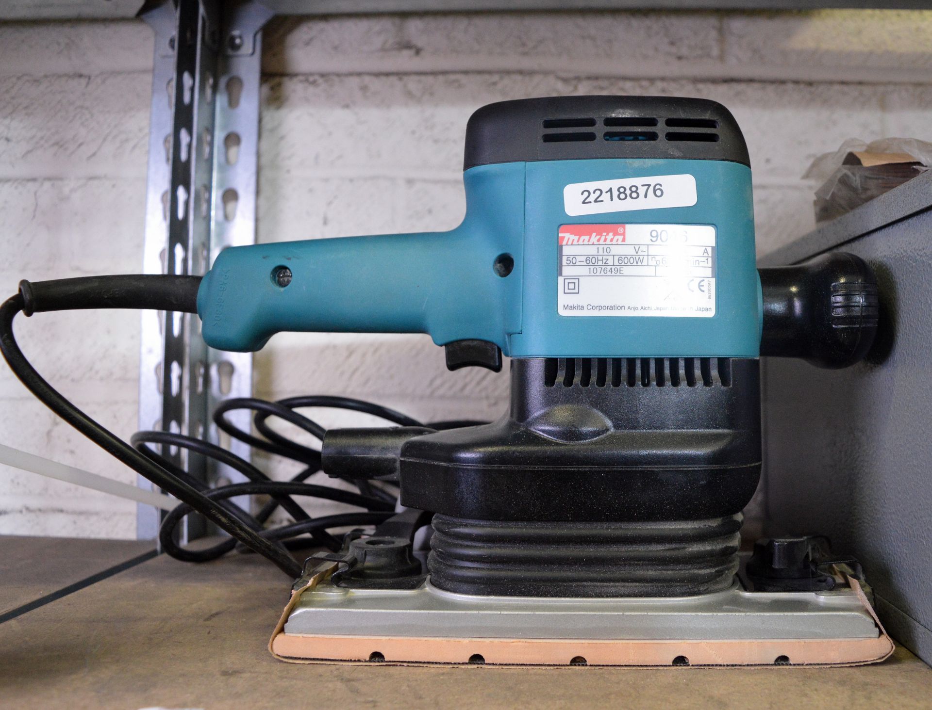 Makita 9046 Electric Sander in Case - 110v - Image 2 of 4