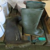 2 pairs of wellington boots - size 7